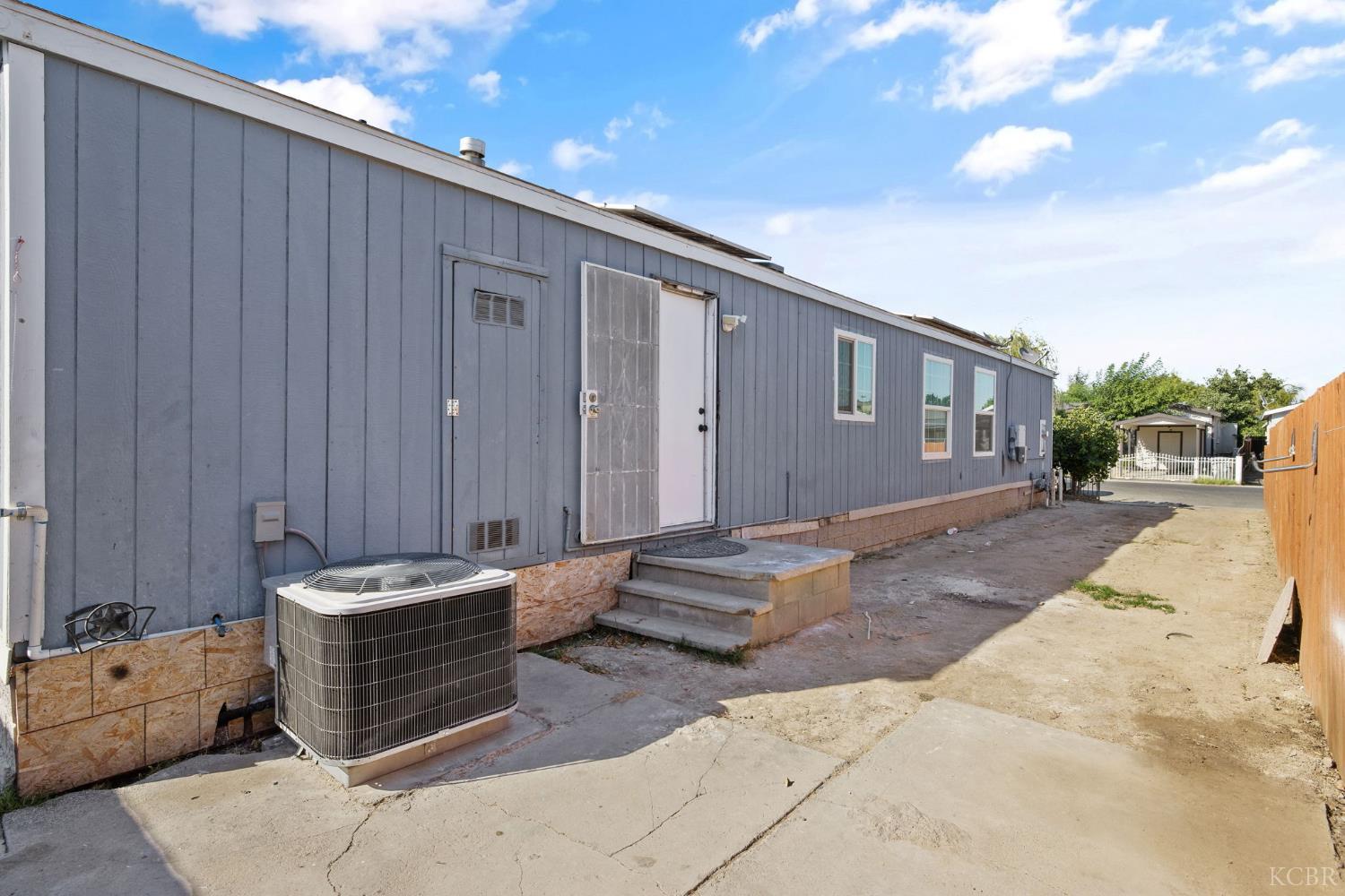 36581 Acorn Ave, Huron, CA 93234