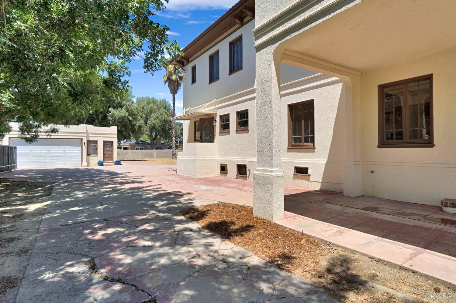1630 N Irwin St, Hanford, CA 93230