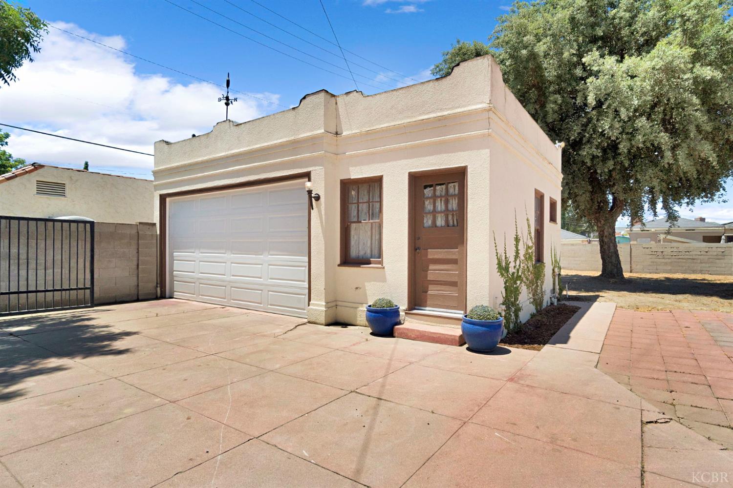 1630 N Irwin St, Hanford, CA 93230