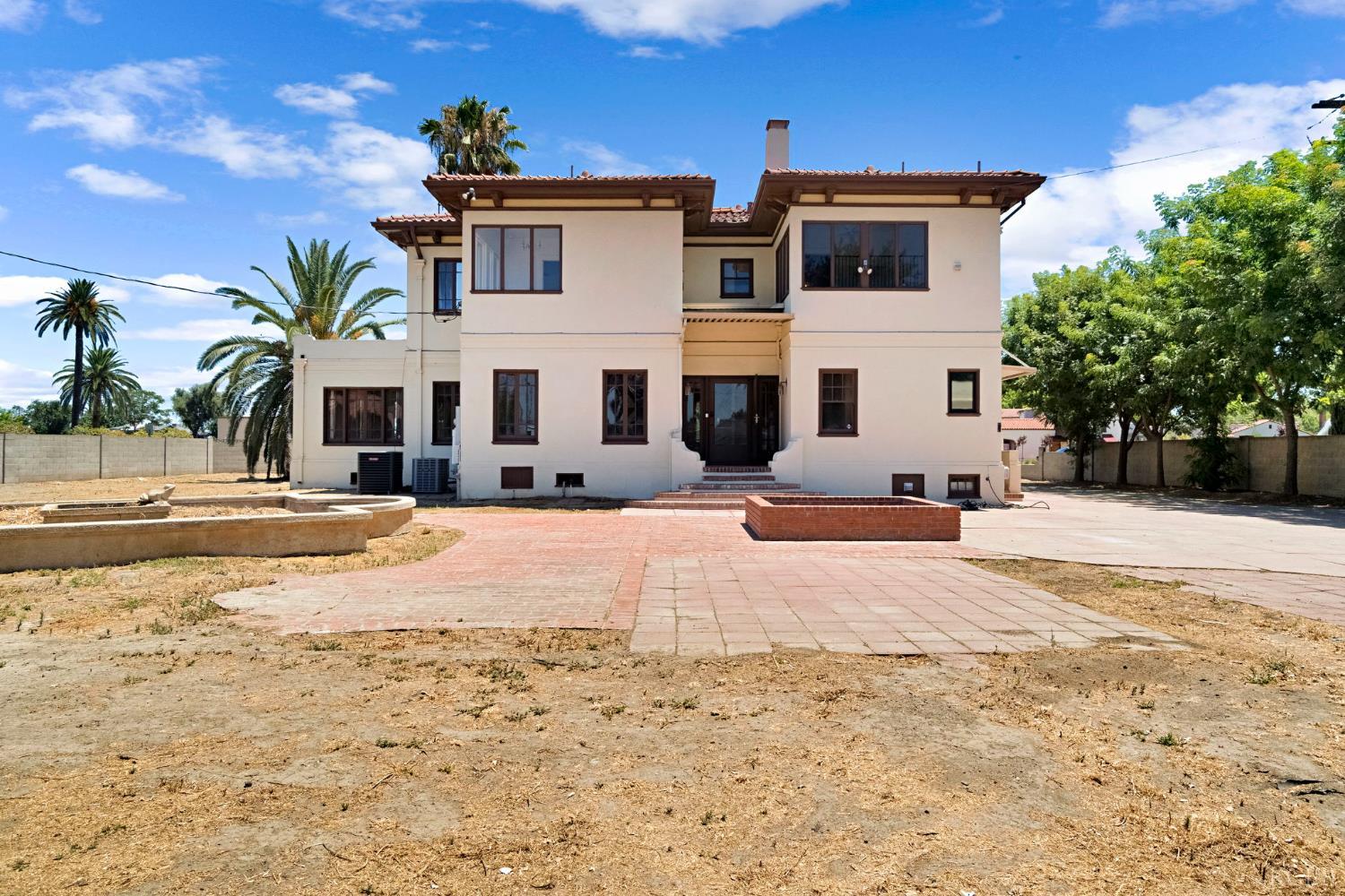 1630 N Irwin St, Hanford, CA 93230