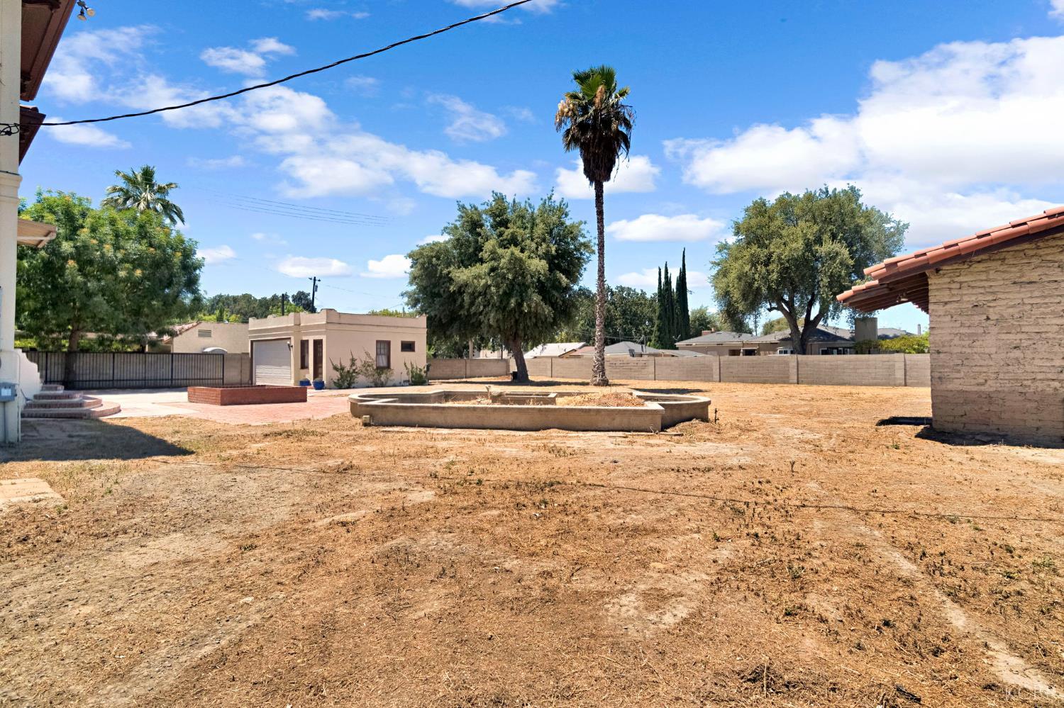1630 N Irwin St, Hanford, CA 93230