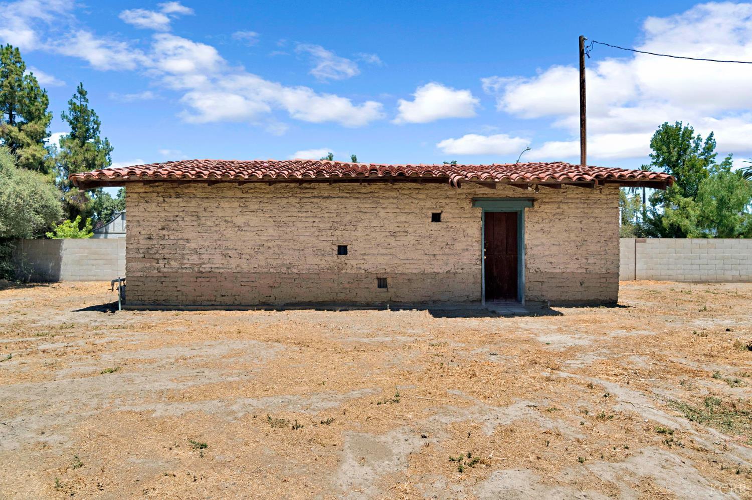 1630 N Irwin St, Hanford, CA 93230
