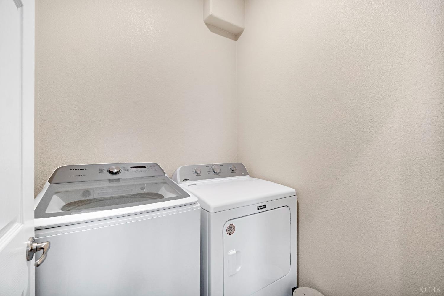 1316 Greenbrier Dr, Hanford, CA 93230