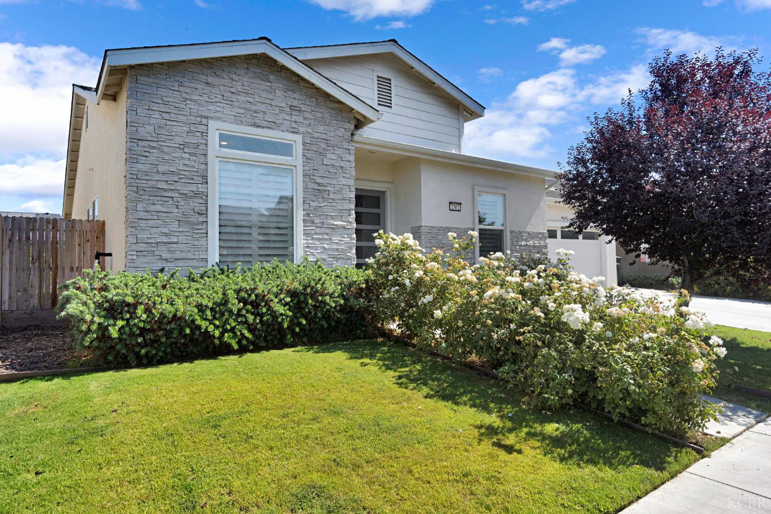 2362 W Andrew Ln, Hanford, CA 93230