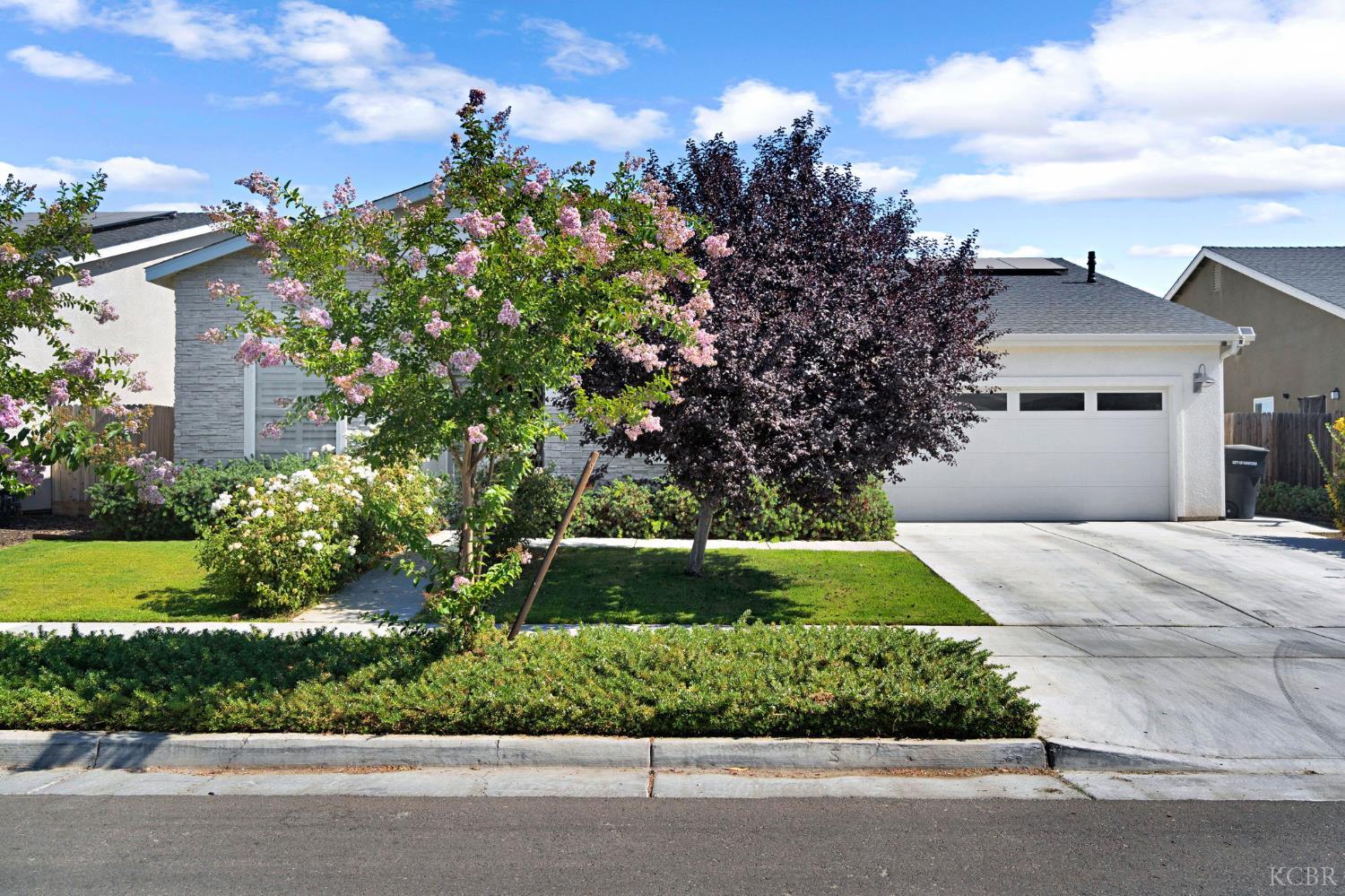 2362 W Andrew Ln, Hanford, CA 93230
