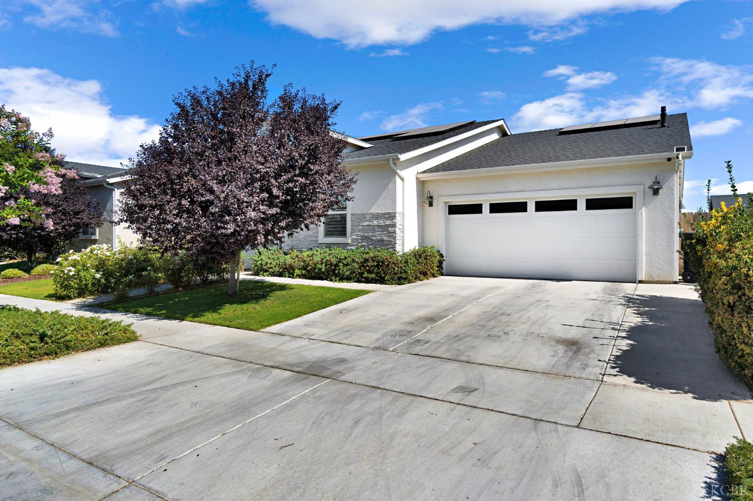 2362 W Andrew Ln, Hanford, CA 93230