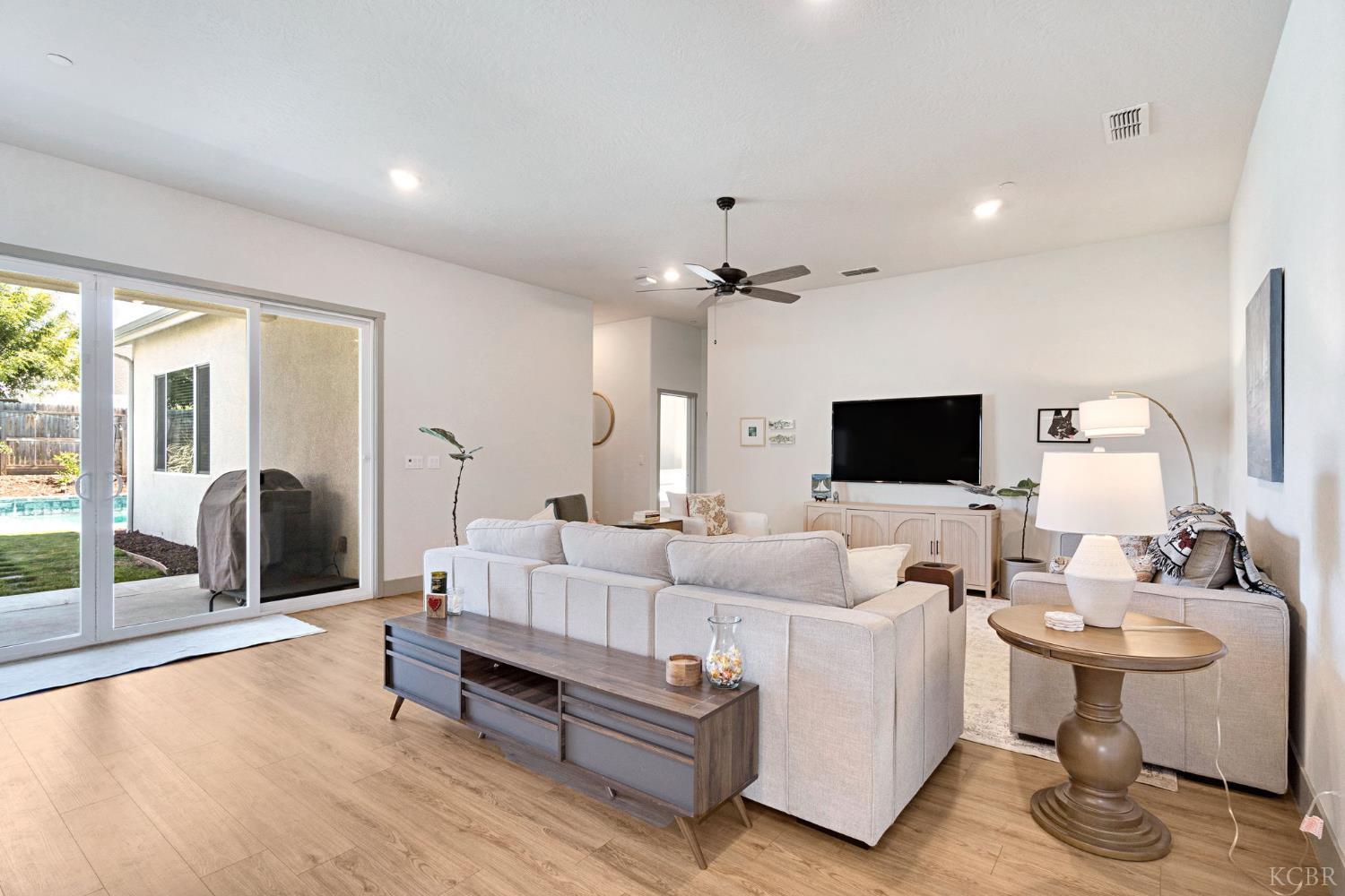 2362 W Andrew Ln, Hanford, CA 93230
