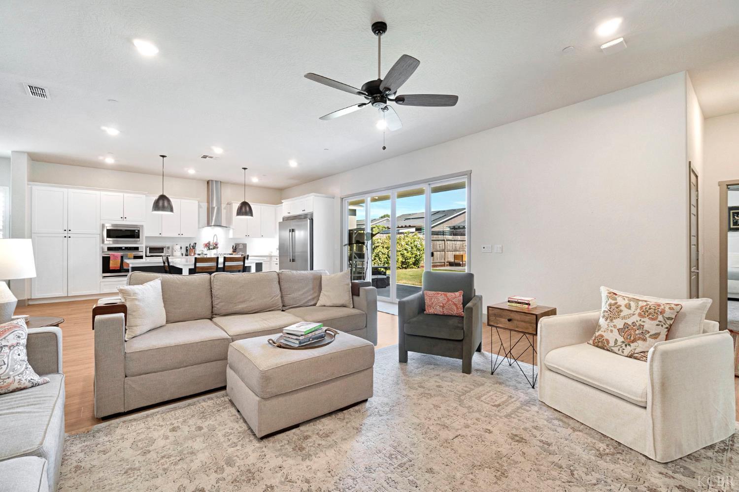 2362 W Andrew Ln, Hanford, CA 93230