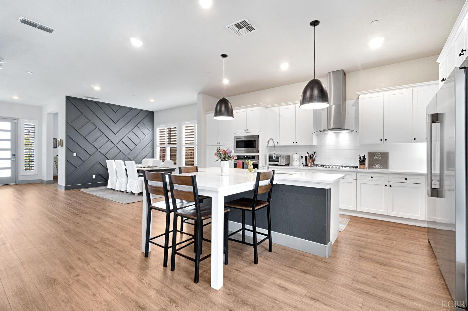 2362 W Andrew Ln, Hanford, CA 93230