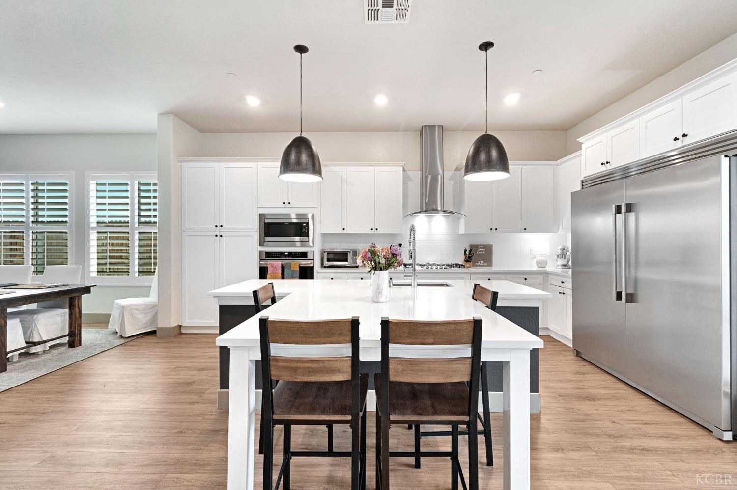 2362 W Andrew Ln, Hanford, CA 93230