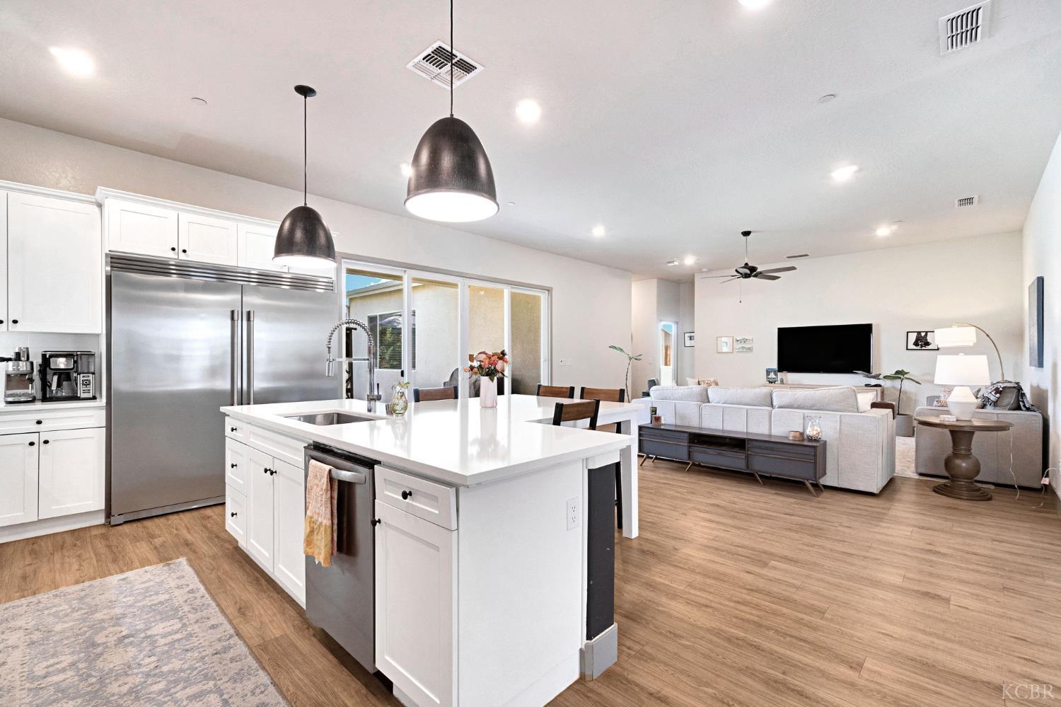 2362 W Andrew Ln, Hanford, CA 93230