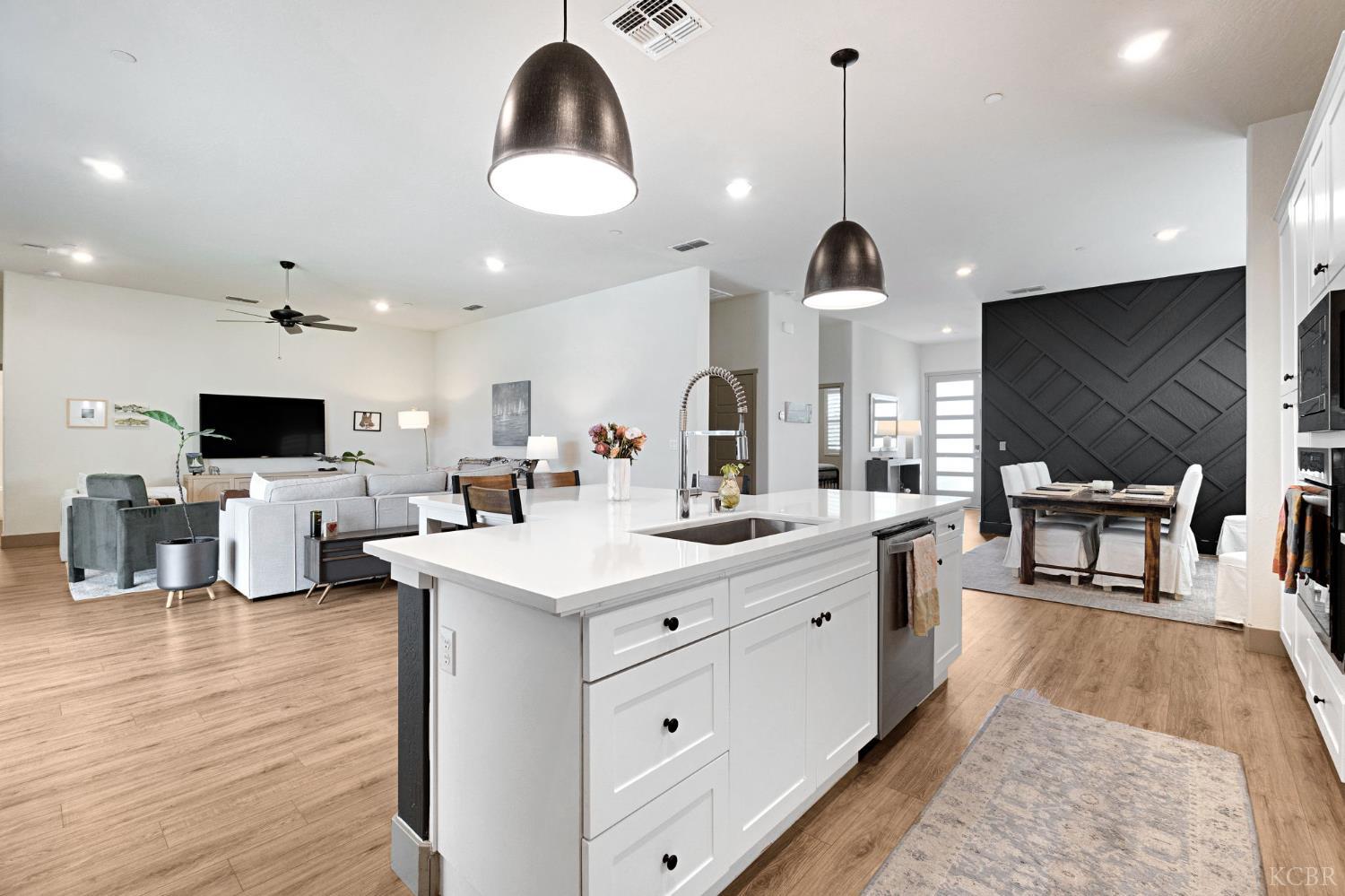 2362 W Andrew Ln, Hanford, CA 93230