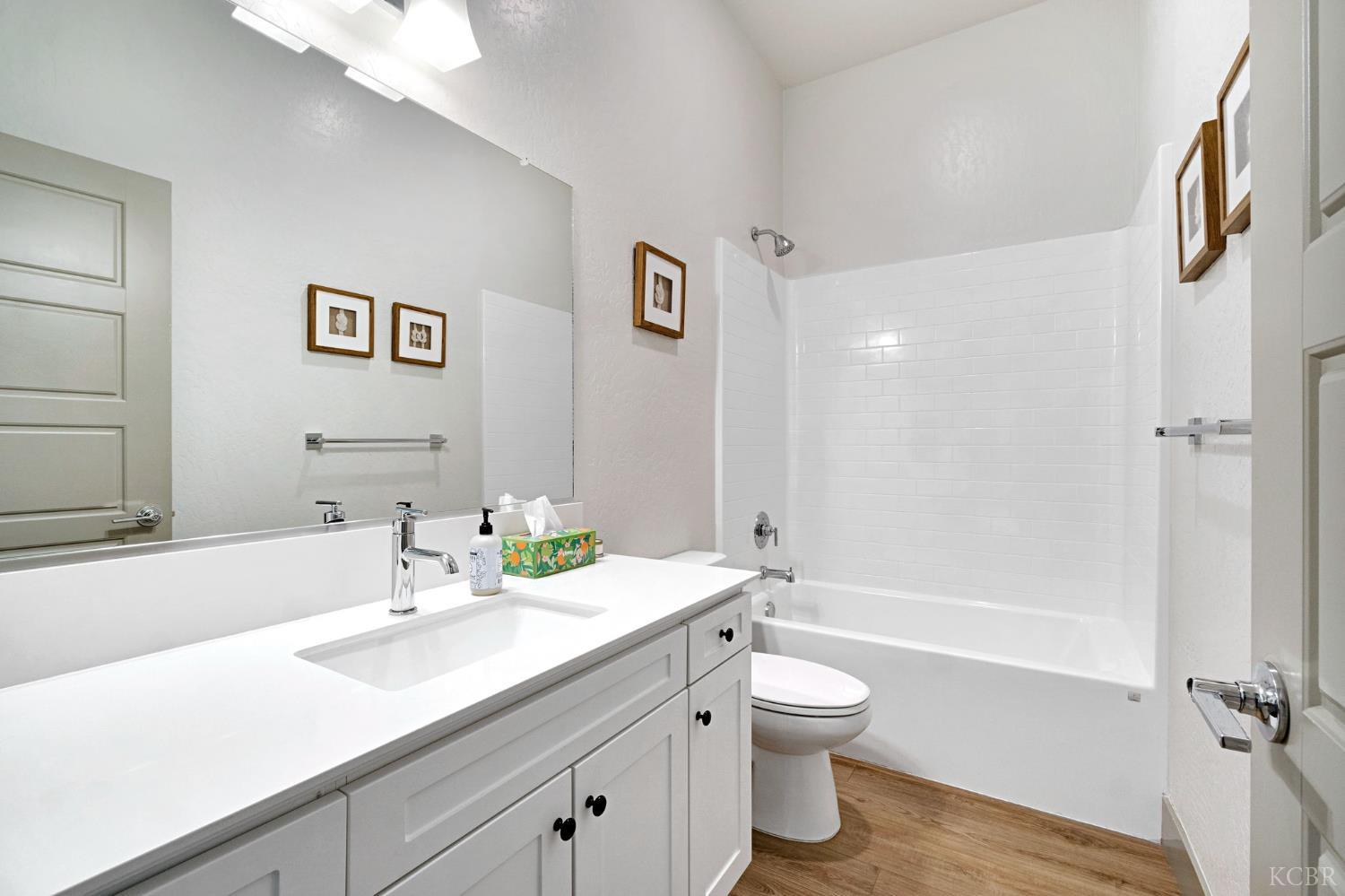 2362 W Andrew Ln, Hanford, CA 93230