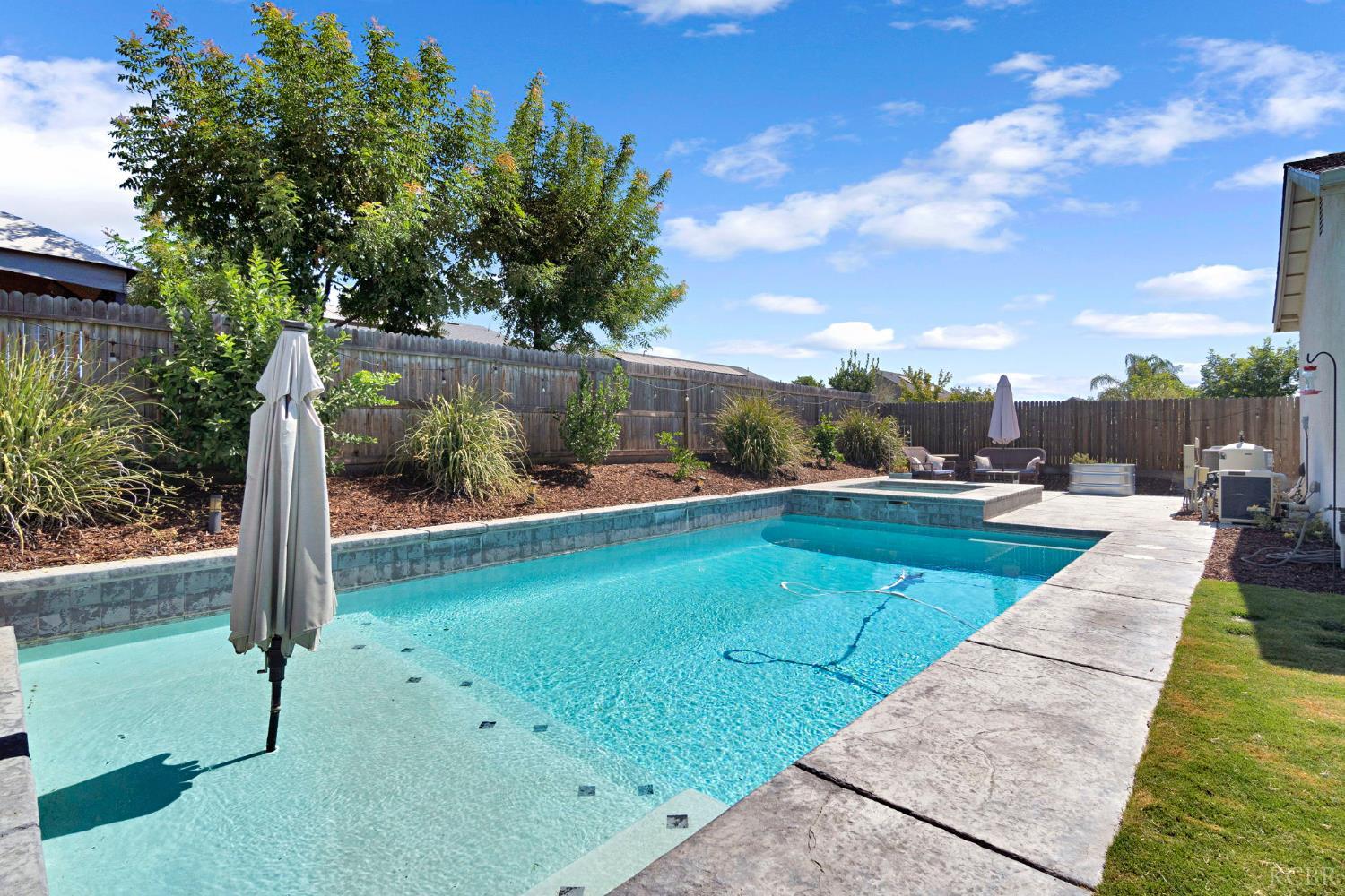 2362 W Andrew Ln, Hanford, CA 93230