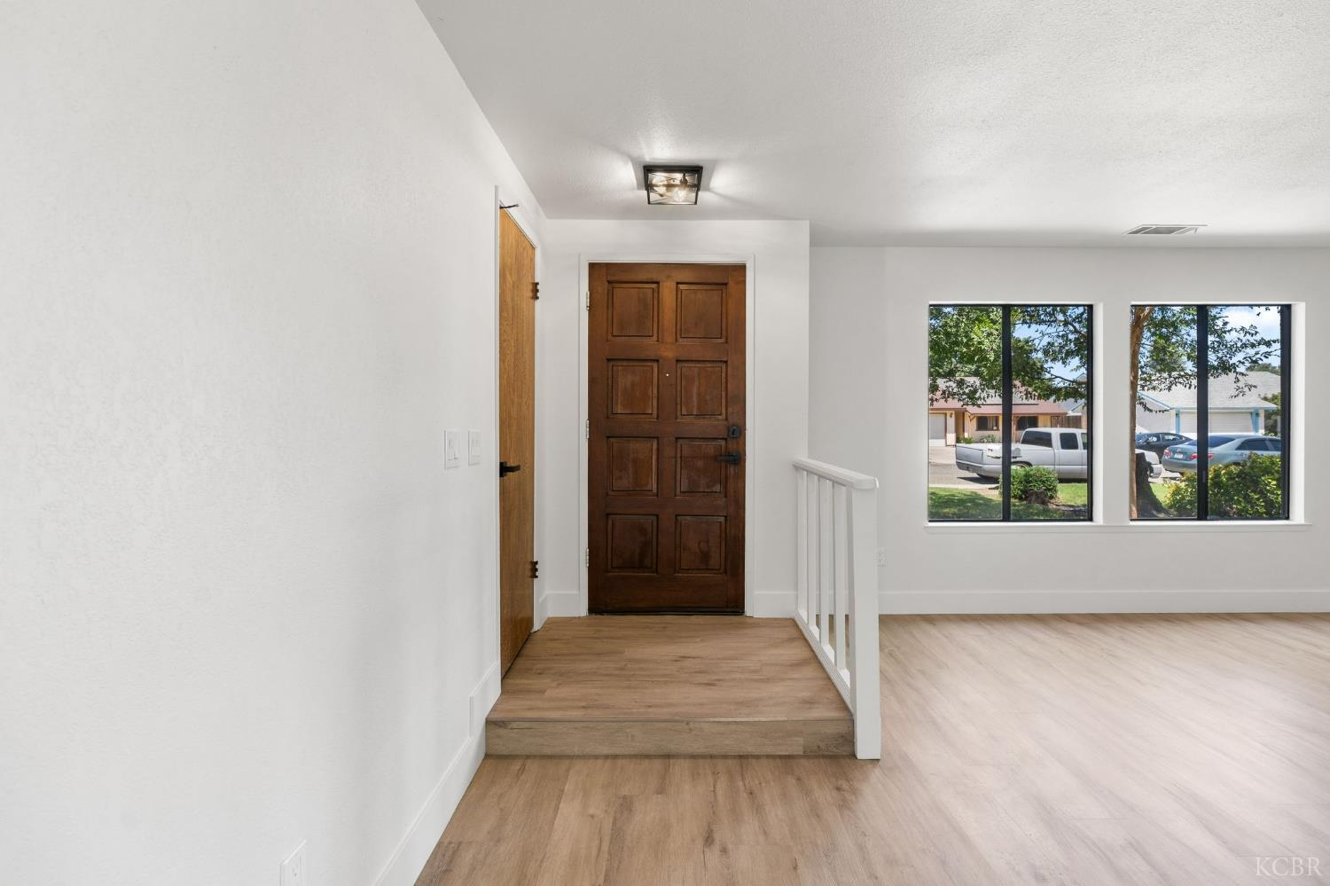 2500 N Charter Oak Ct, Visalia, CA 93292