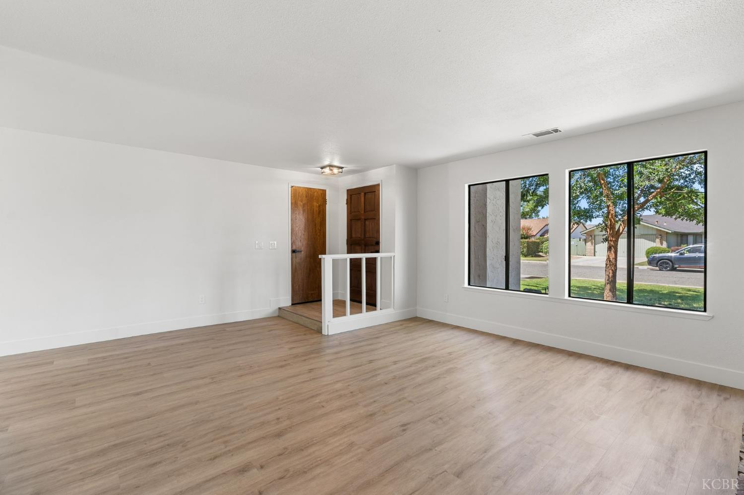 2500 N Charter Oak Ct, Visalia, CA 93292