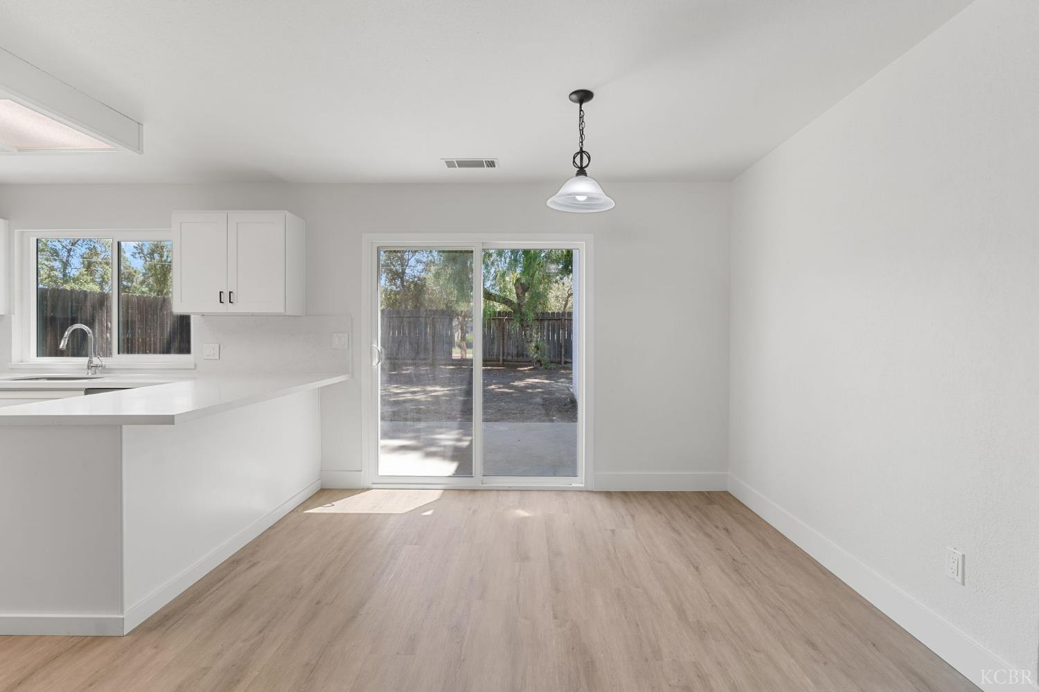 2500 N Charter Oak Ct, Visalia, CA 93292