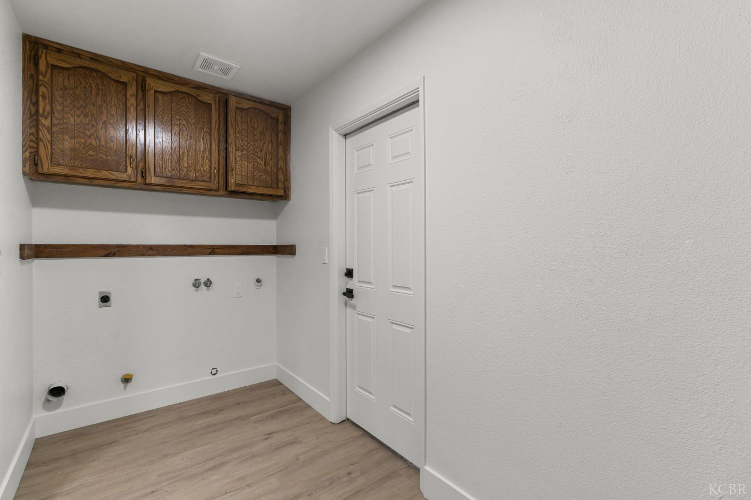 2500 N Charter Oak Ct, Visalia, CA 93292