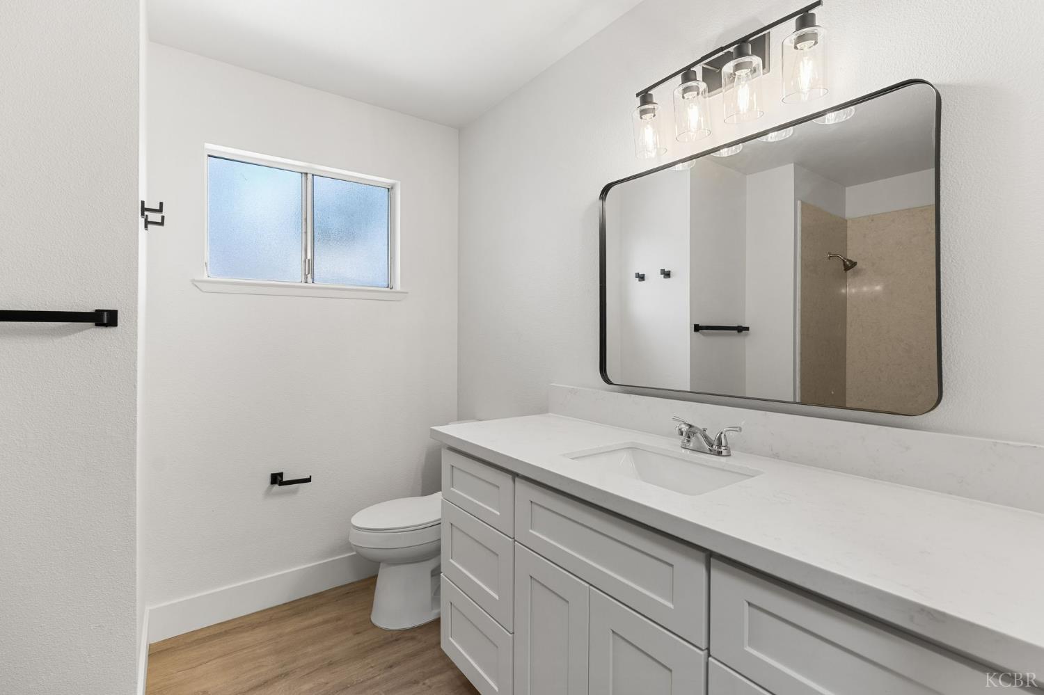 2500 N Charter Oak Ct, Visalia, CA 93292