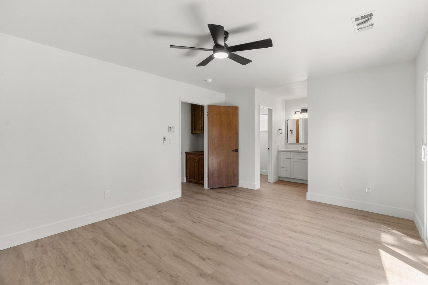 2500 N Charter Oak Ct, Visalia, CA 93292