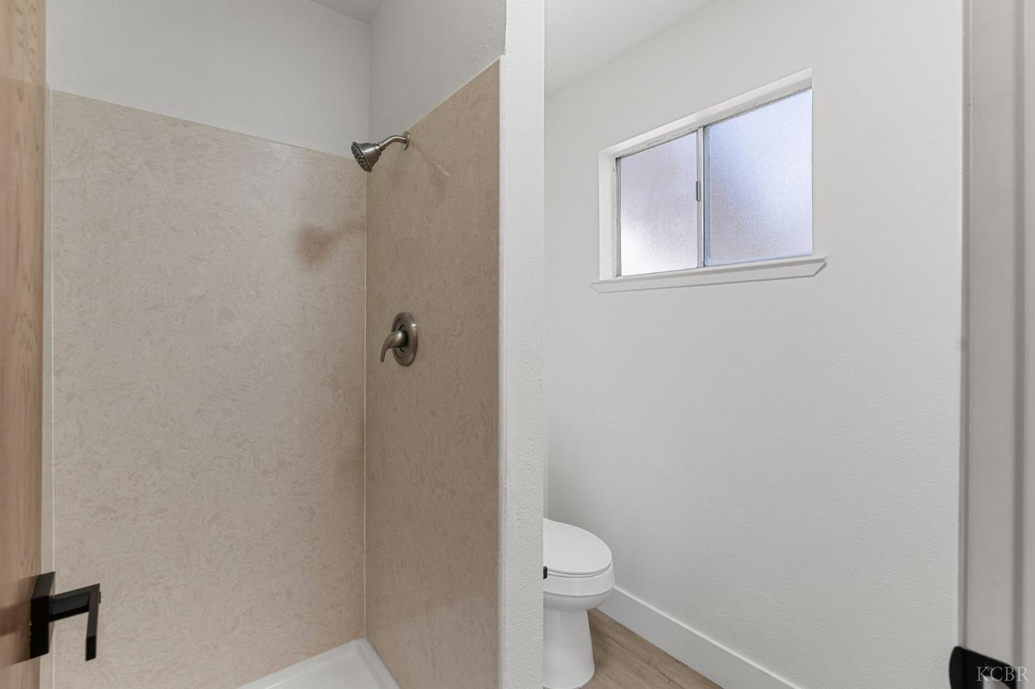2500 N Charter Oak Ct, Visalia, CA 93292
