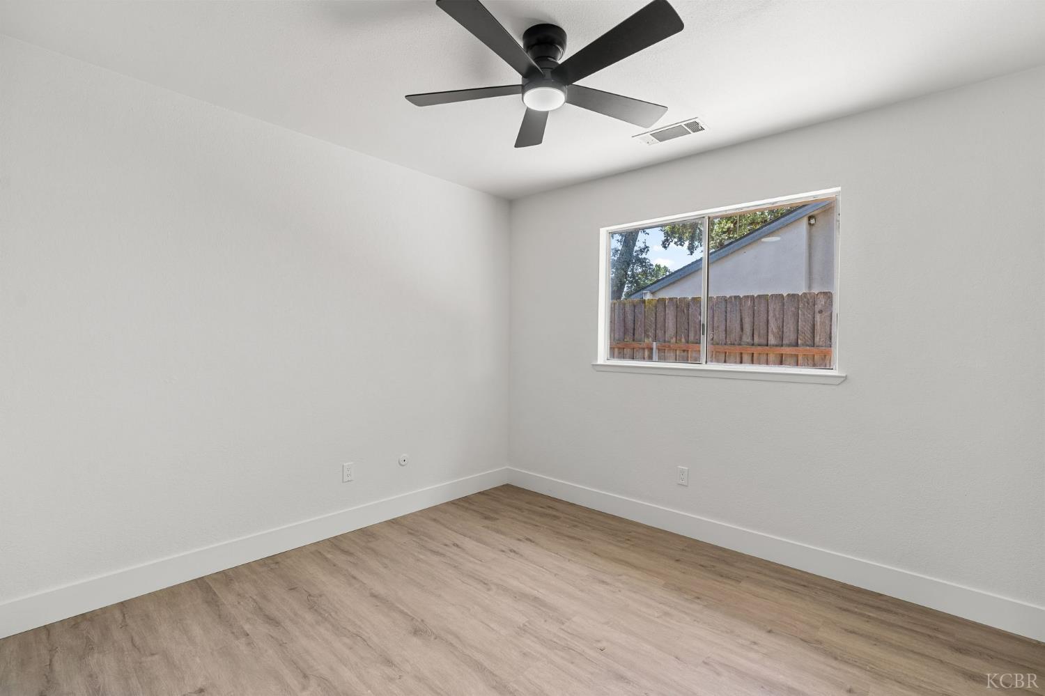 2500 N Charter Oak Ct, Visalia, CA 93292