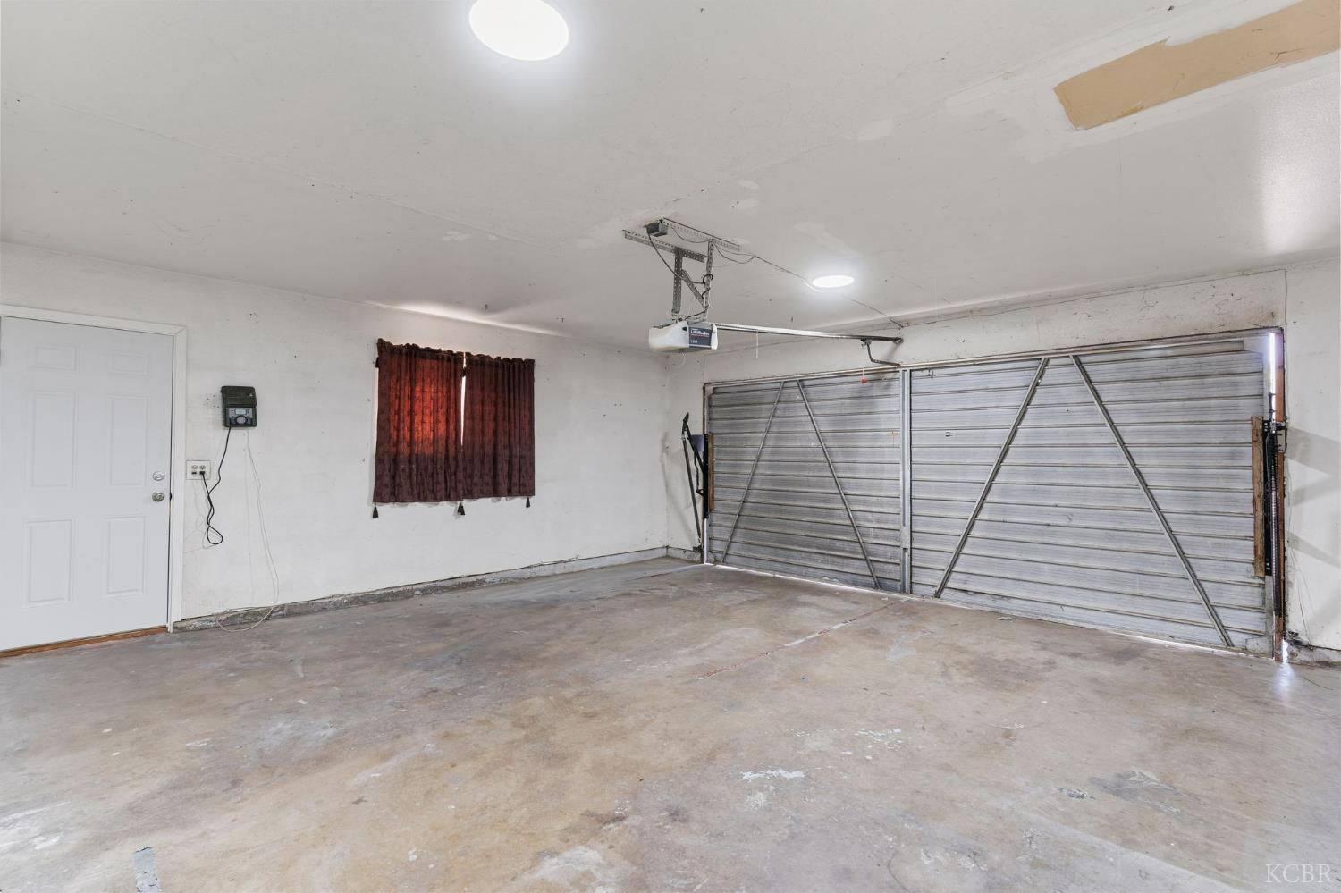 2500 N Charter Oak Ct, Visalia, CA 93292