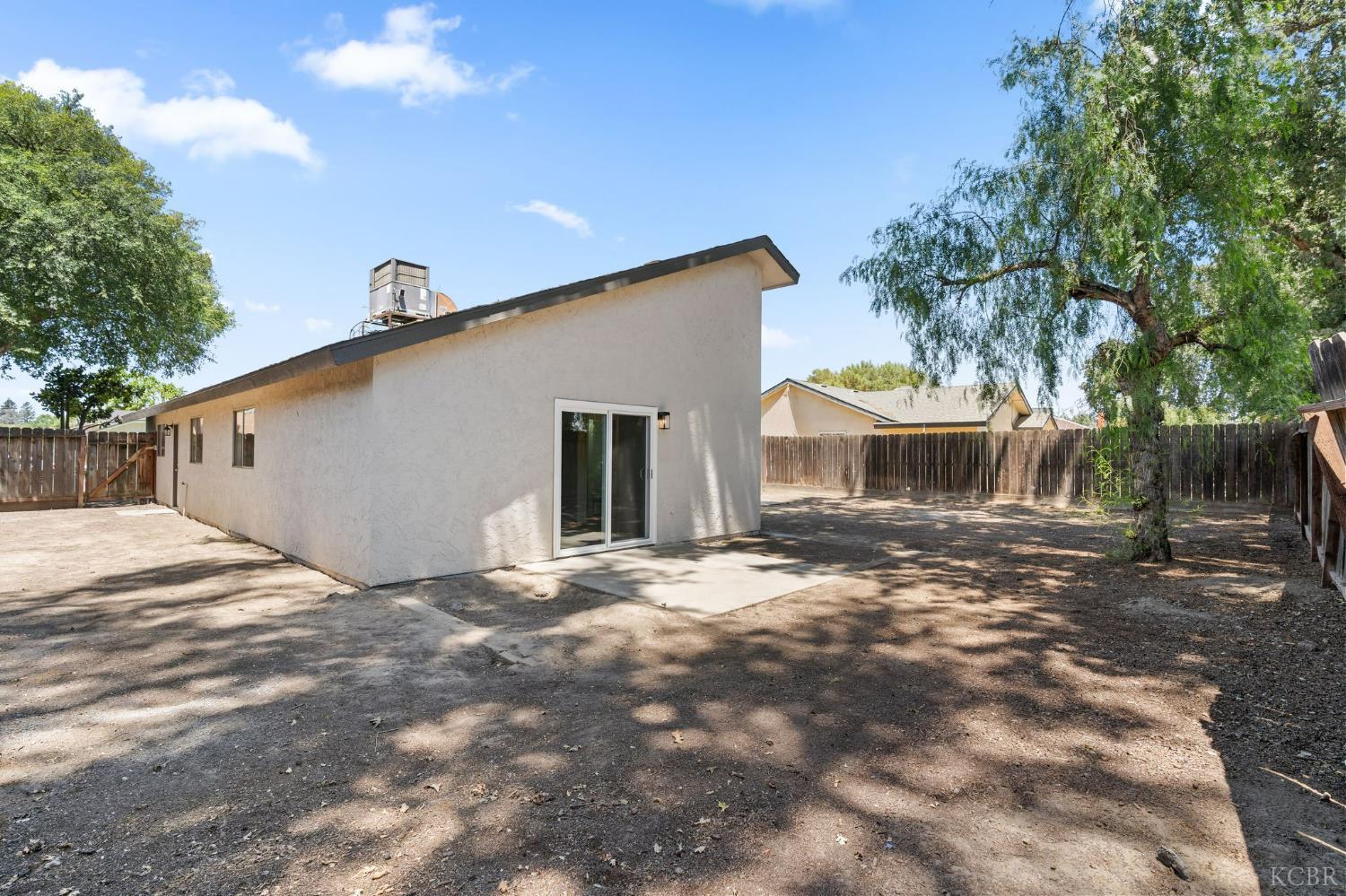 2500 N Charter Oak Ct, Visalia, CA 93292