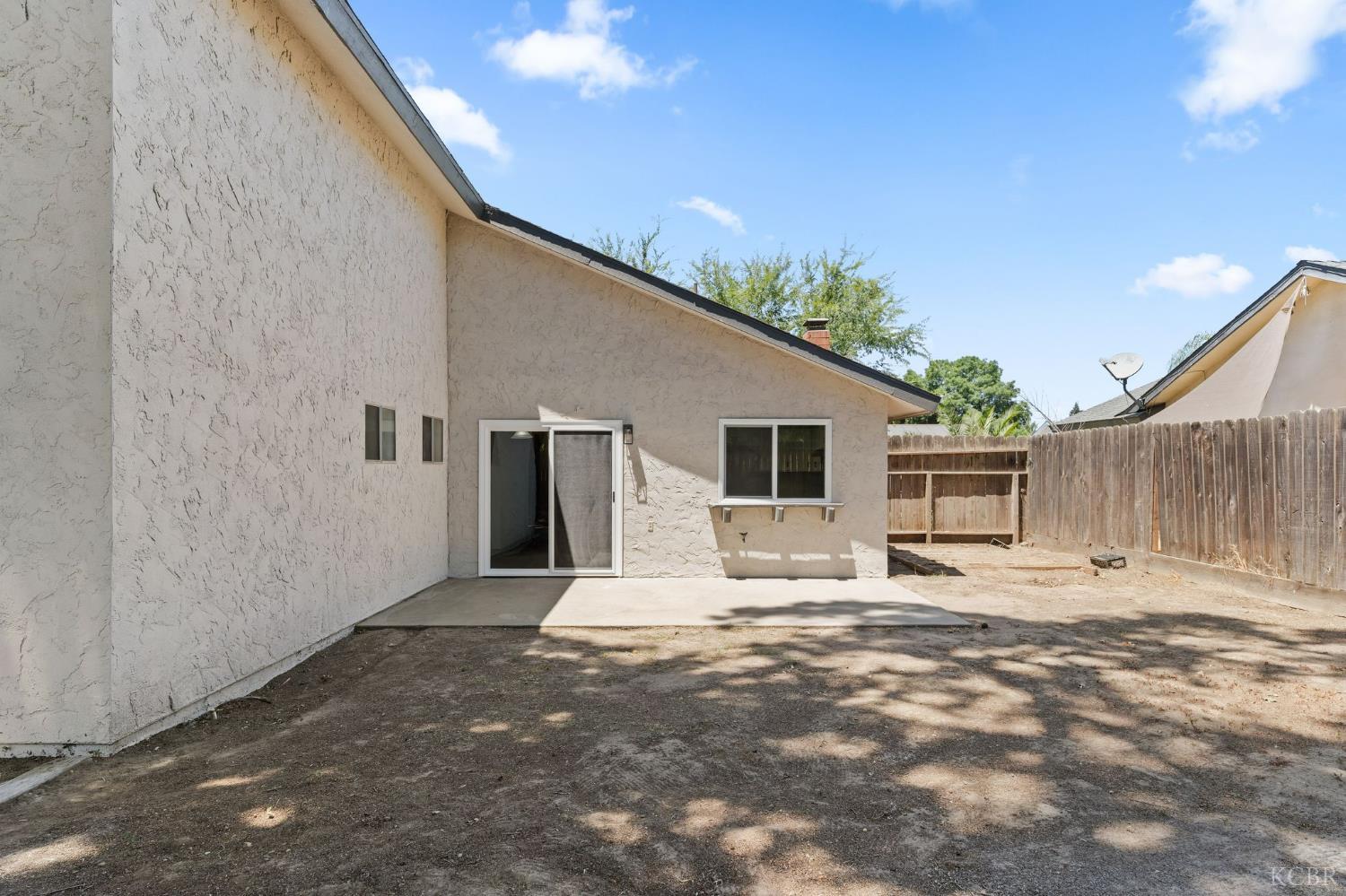 2500 N Charter Oak Ct, Visalia, CA 93292