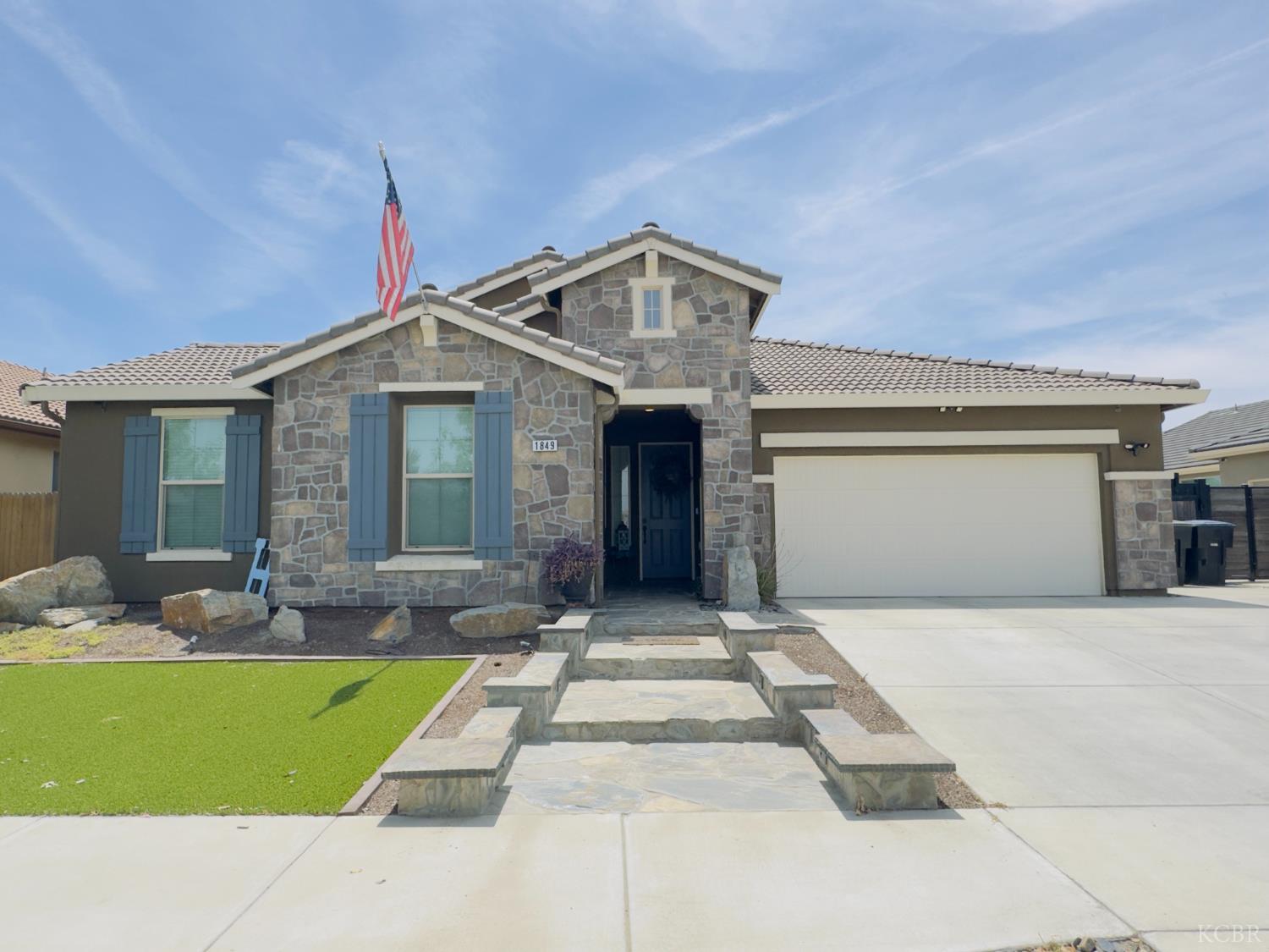 1849 W Porter Ave, Visalia, CA 93291