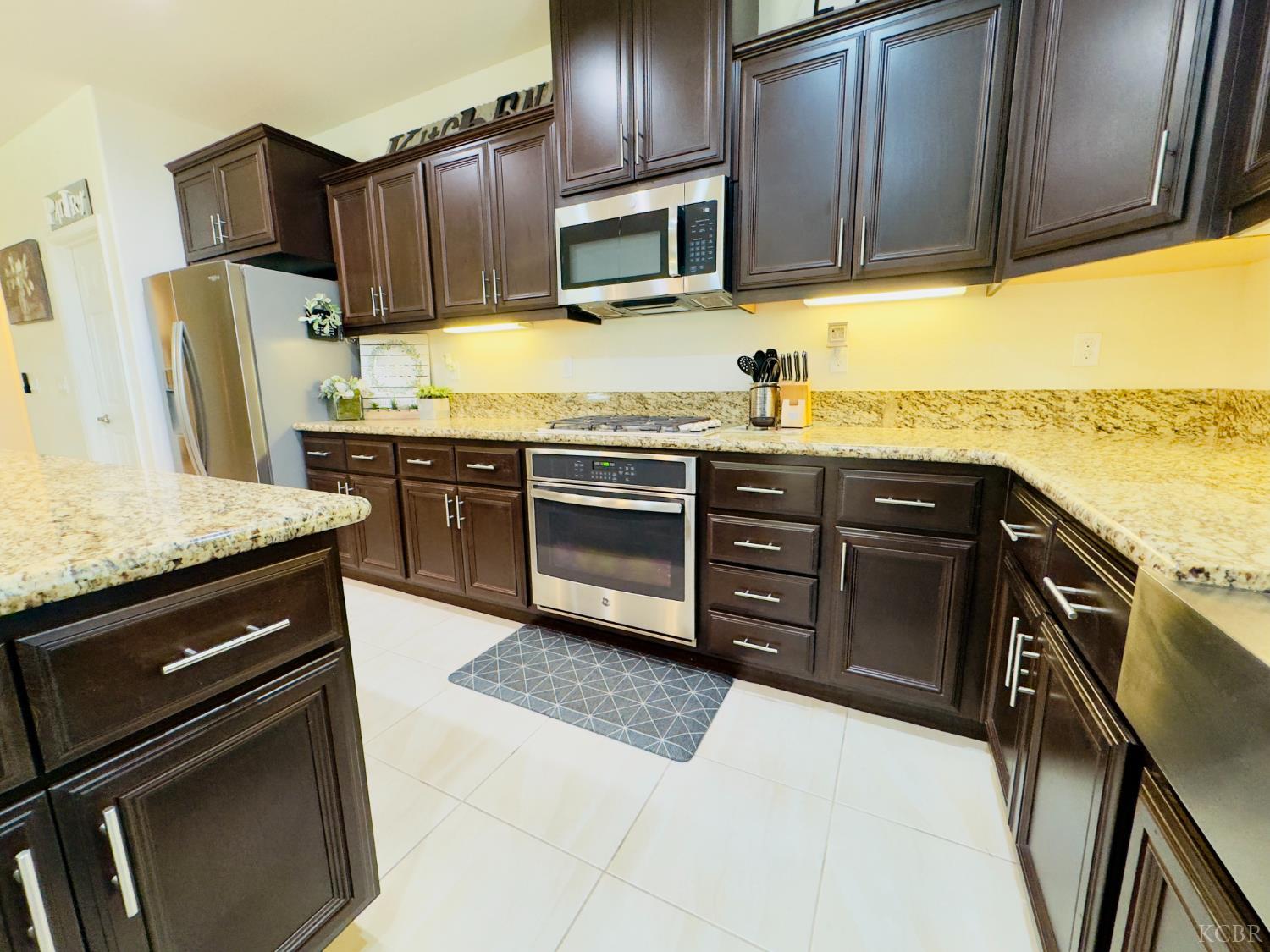 1849 W Porter Ave, Visalia, CA 93291