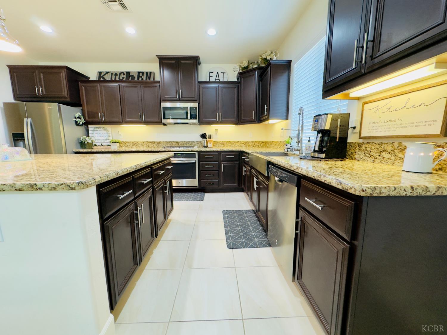 1849 W Porter Ave, Visalia, CA 93291