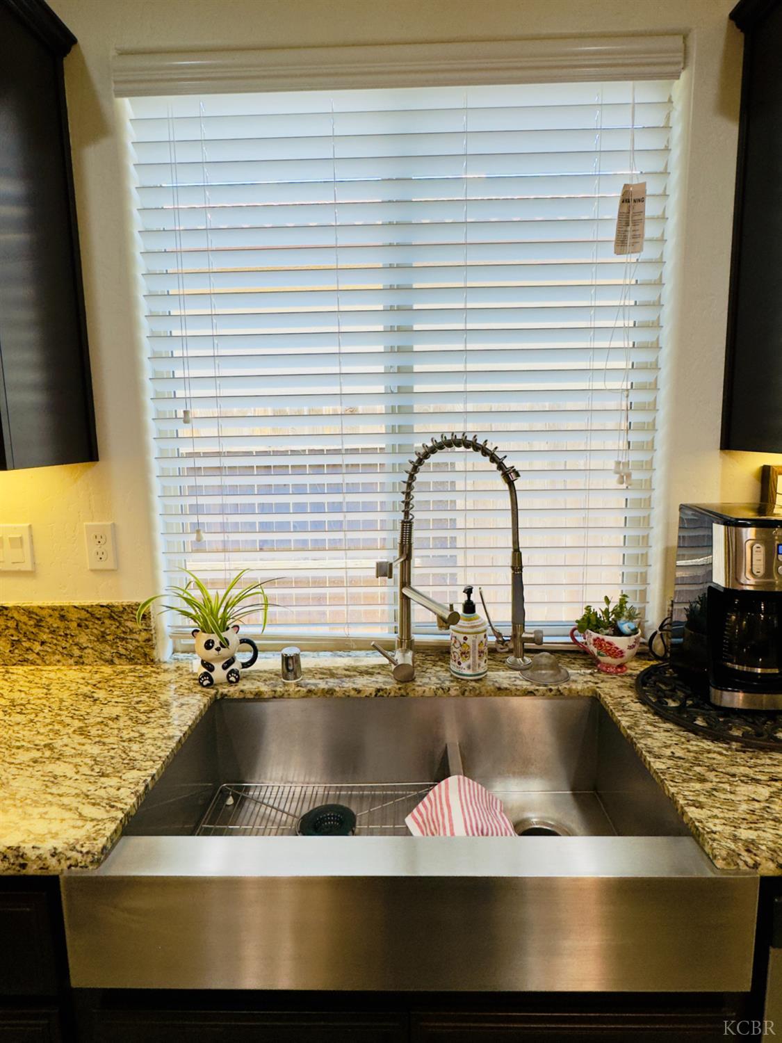 1849 W Porter Ave, Visalia, CA 93291