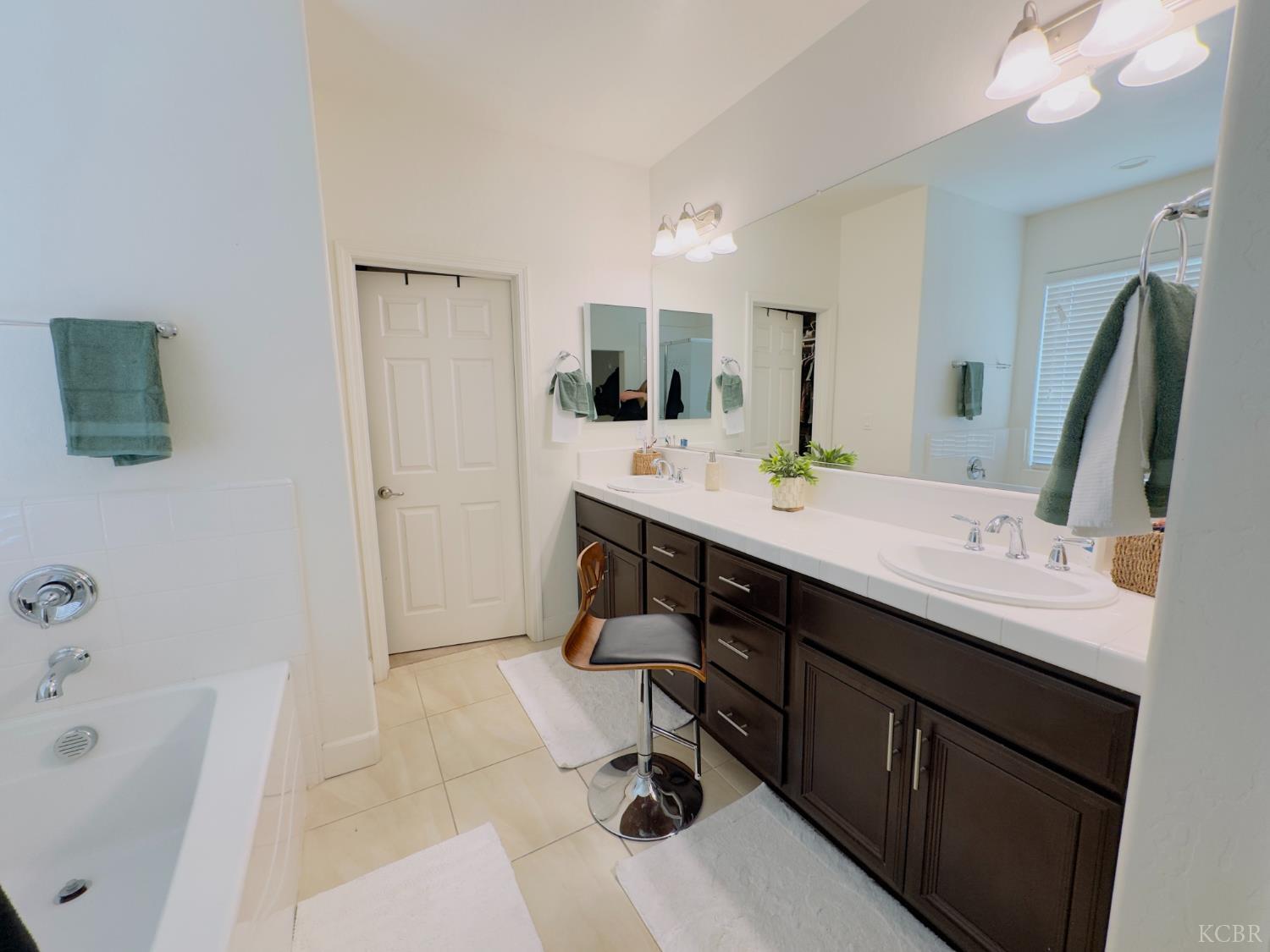 1849 W Porter Ave, Visalia, CA 93291