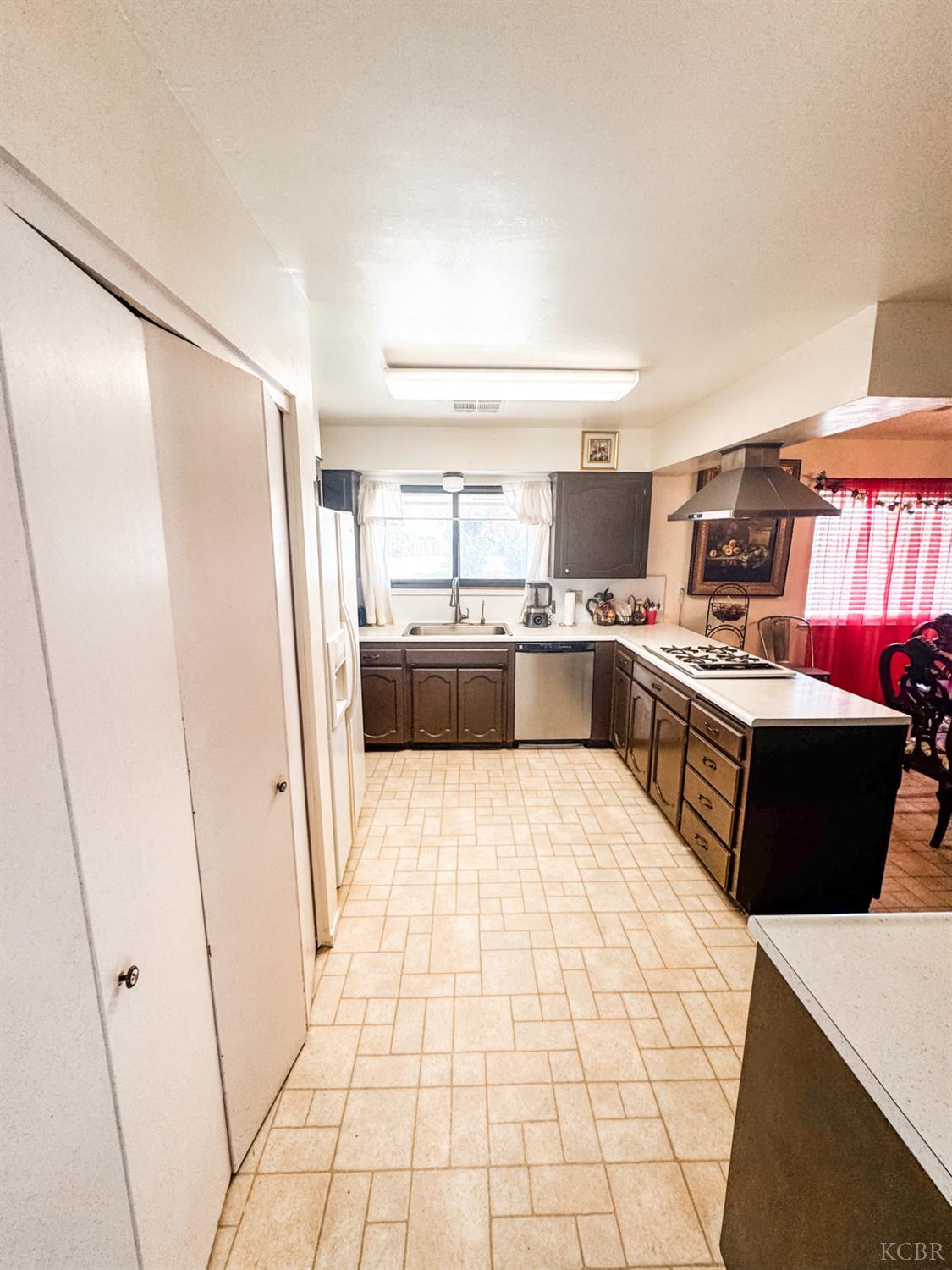 18240 Jackson Ave, Lemoore, CA 93245