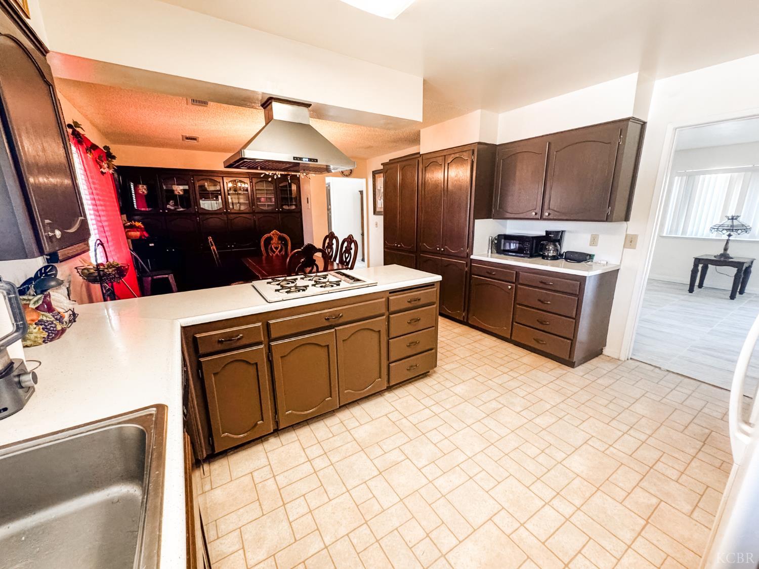 18240 Jackson Ave, Lemoore, CA 93245