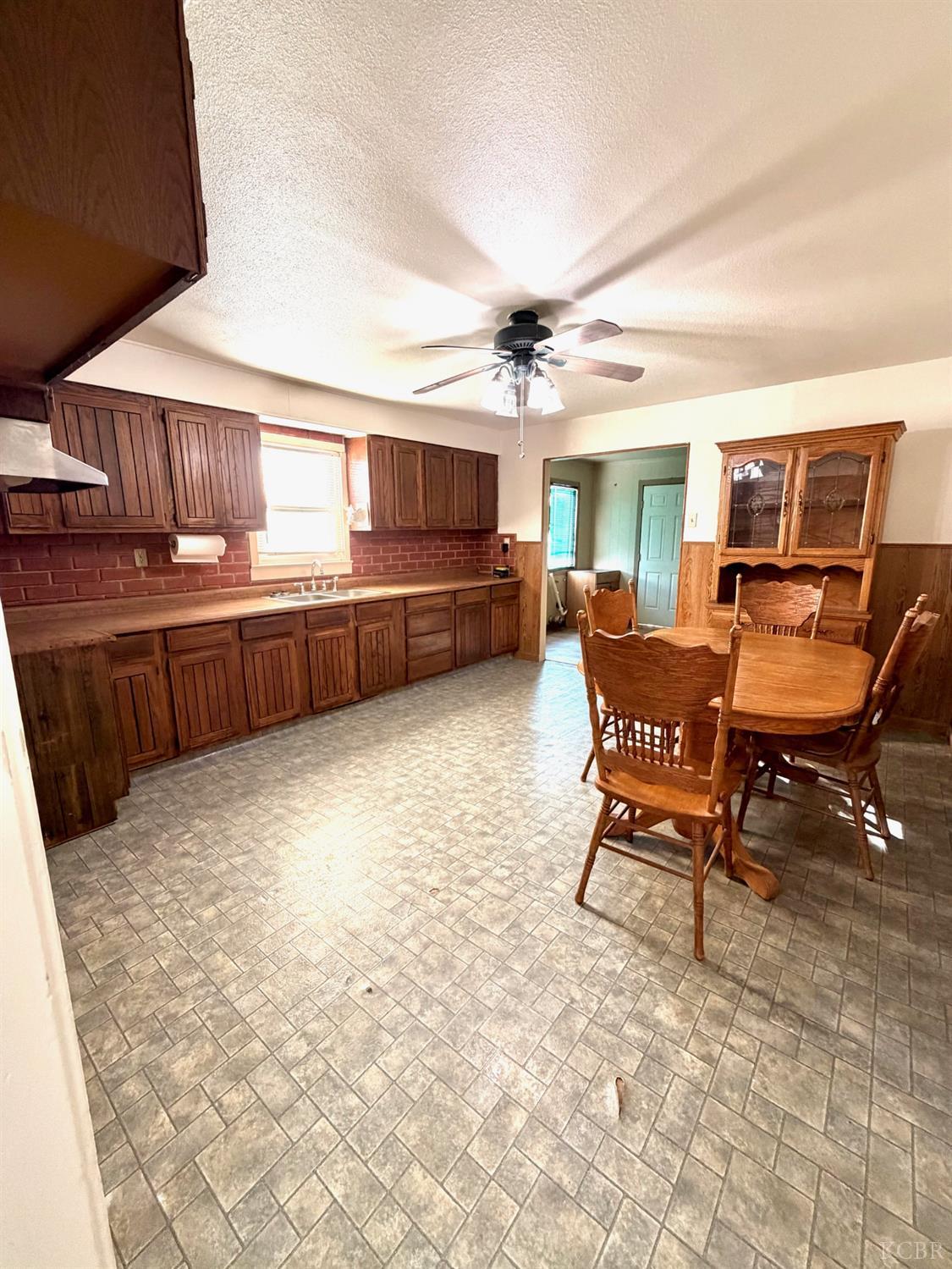 10670 Jackson St, Armona, CA 93202