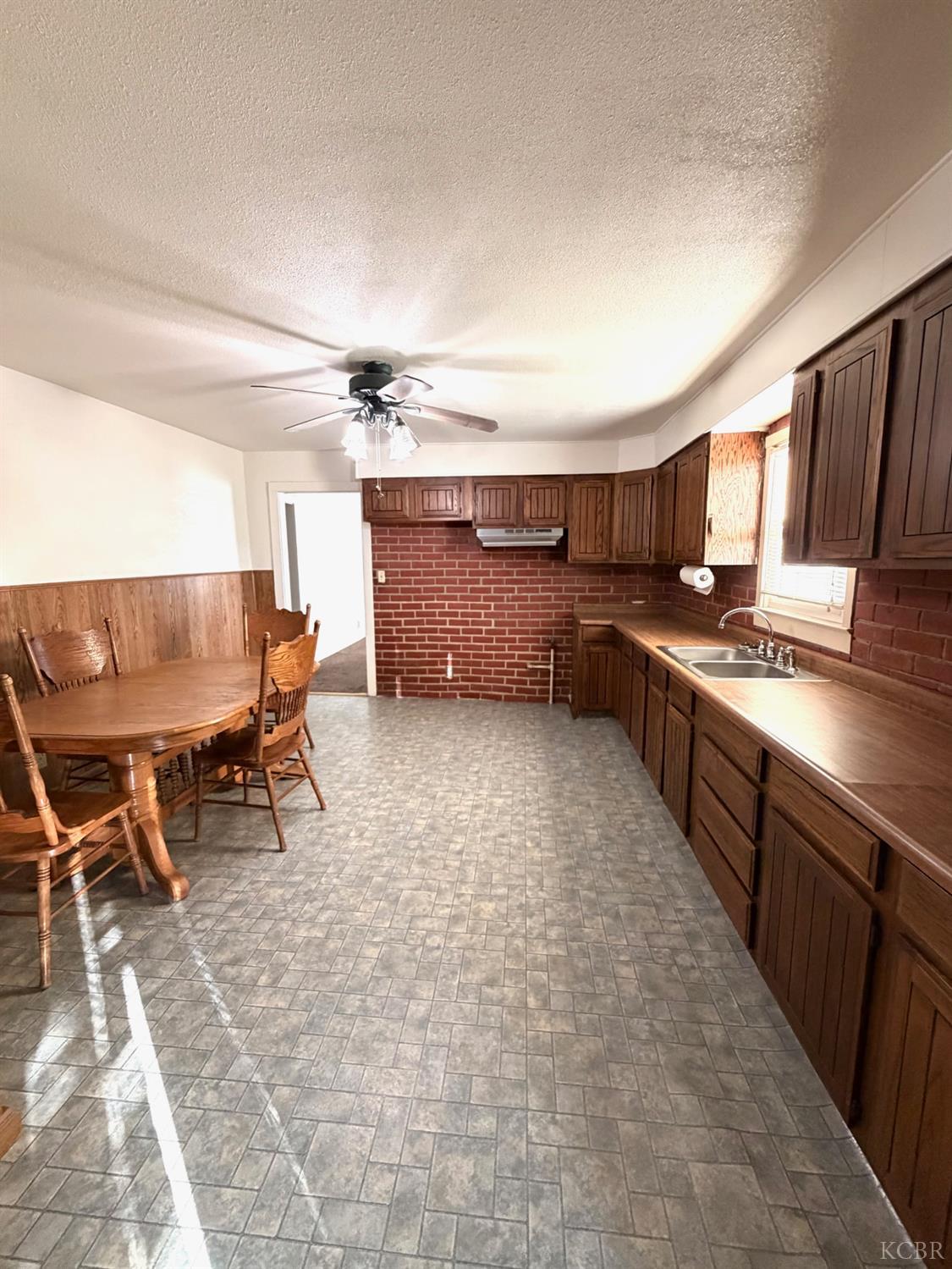 10670 Jackson St, Armona, CA 93202