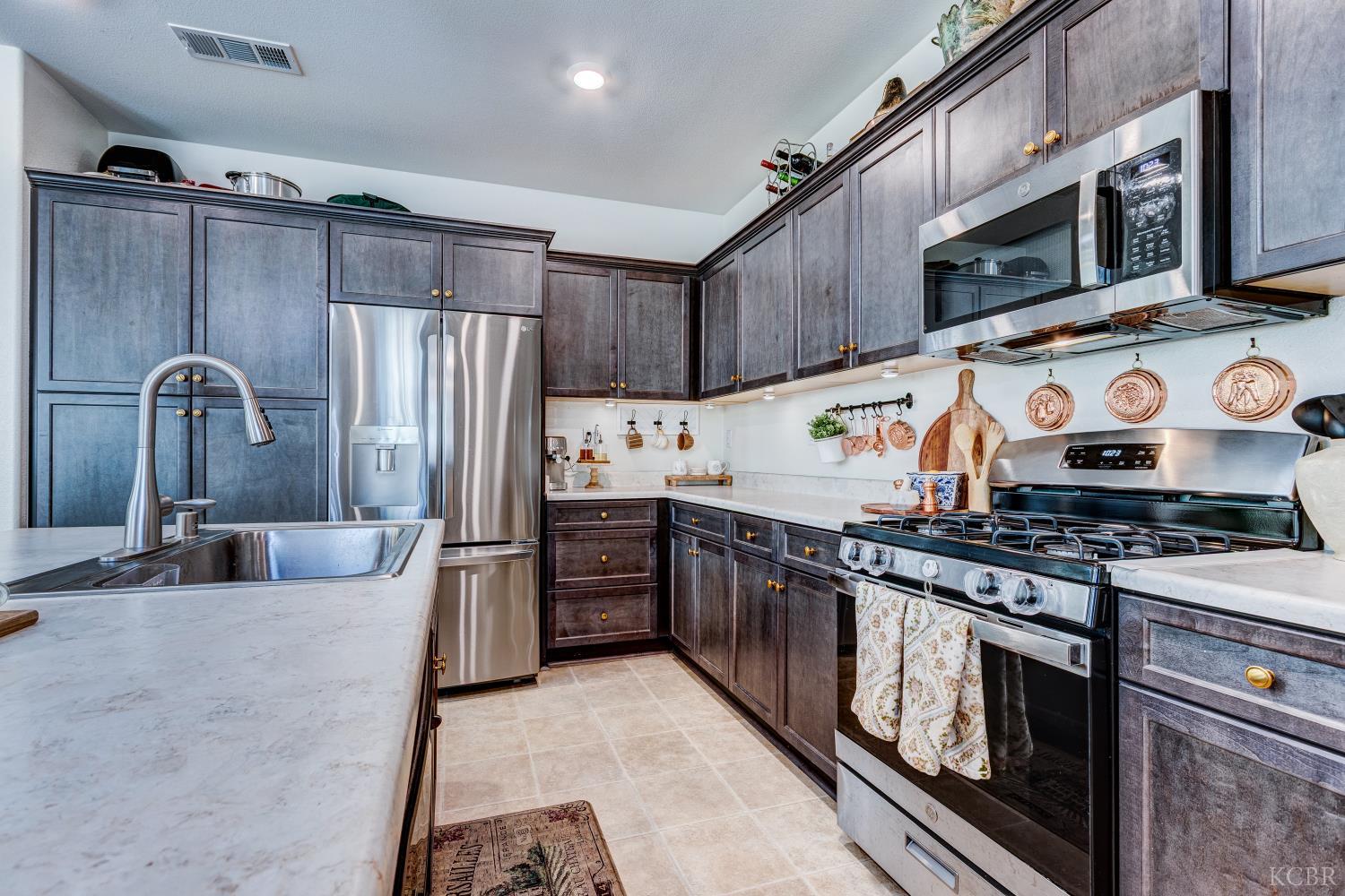 17160 Gray Pine Pl, San Bernardino, CA 92407