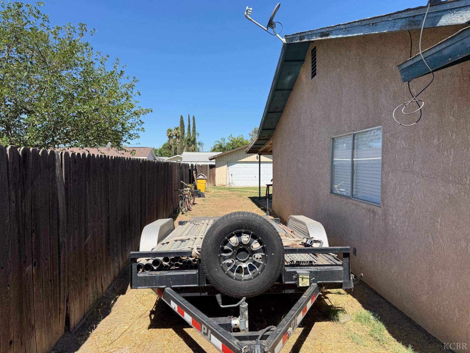 3901 Courtney St, Bakersfield, CA 93312