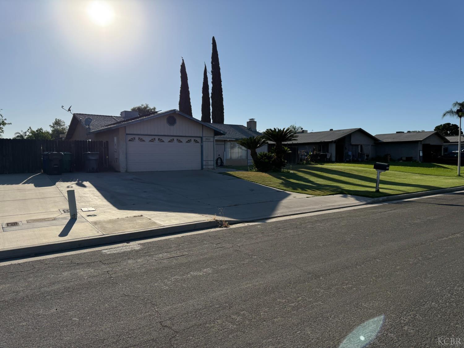 3901 Courtney St, Bakersfield, CA 93312