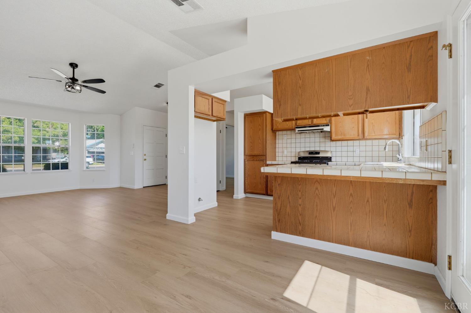 2269 Fernwood Dr, Hanford, CA 93230