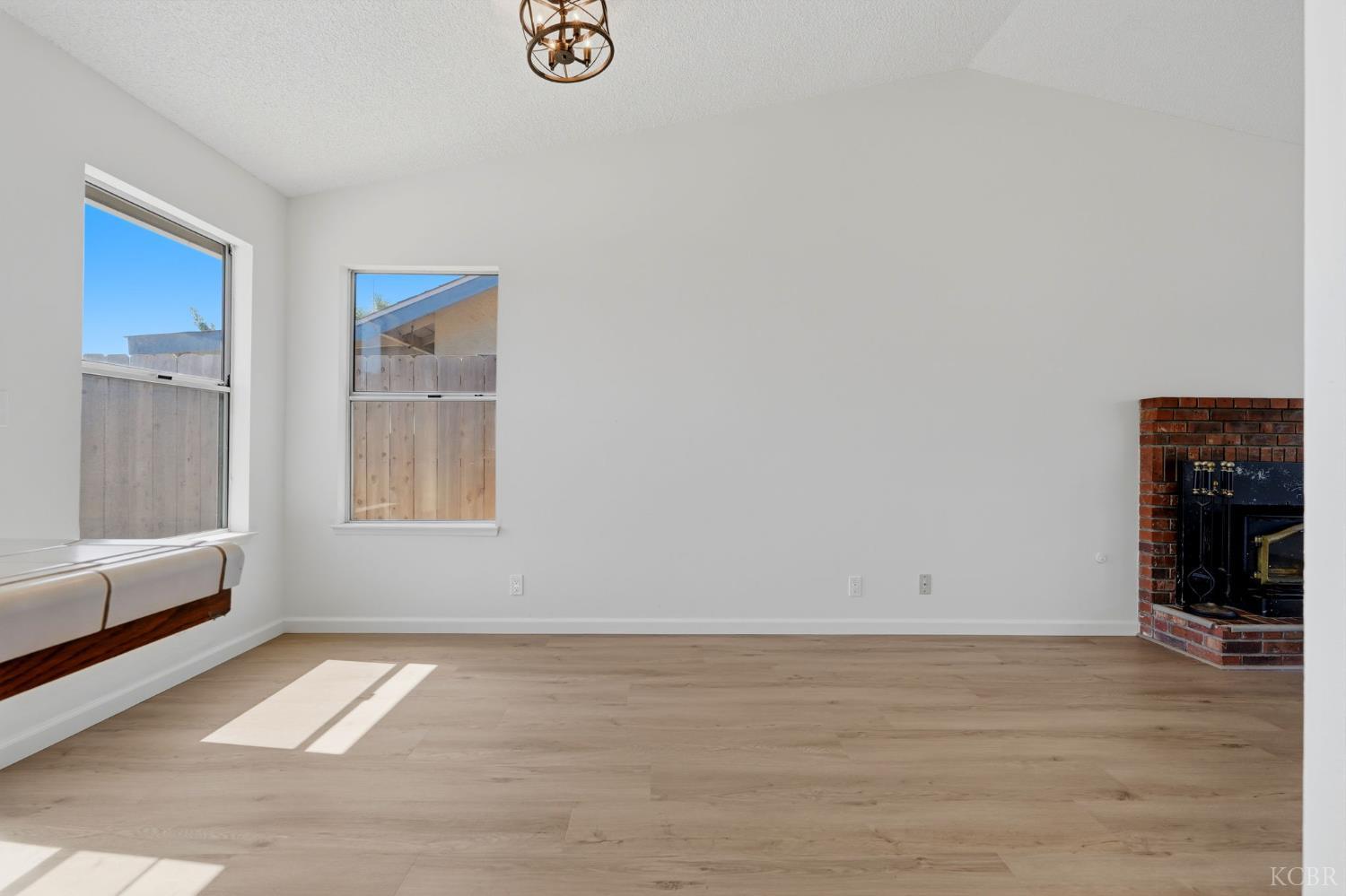 2269 Fernwood Dr, Hanford, CA 93230