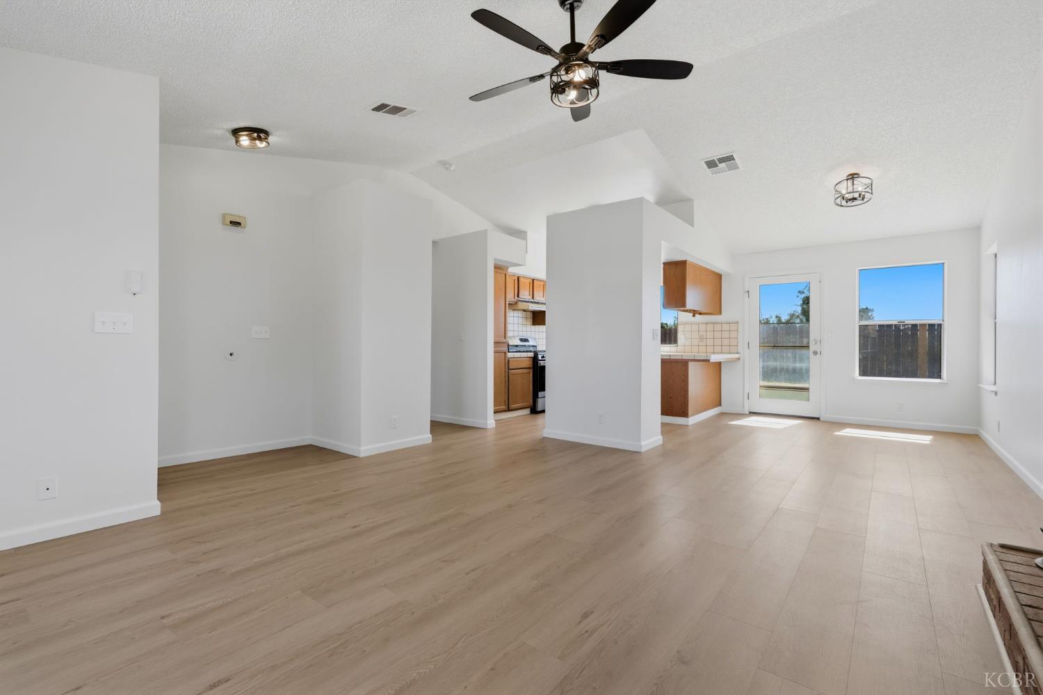 2269 Fernwood Dr, Hanford, CA 93230