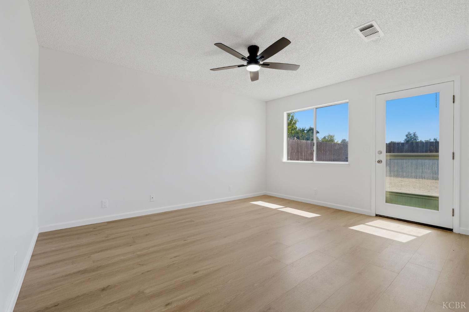 2269 Fernwood Dr, Hanford, CA 93230