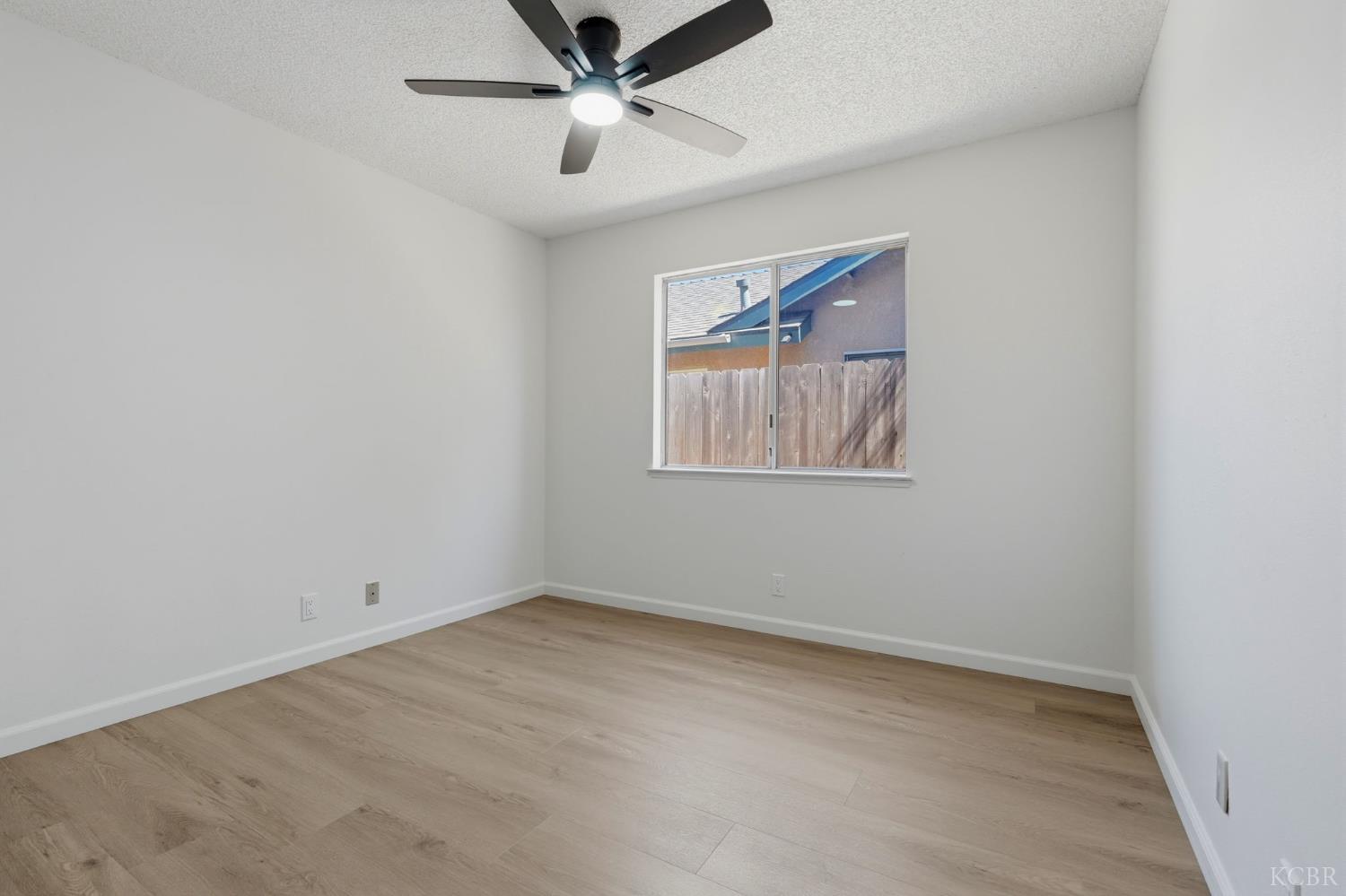 2269 Fernwood Dr, Hanford, CA 93230