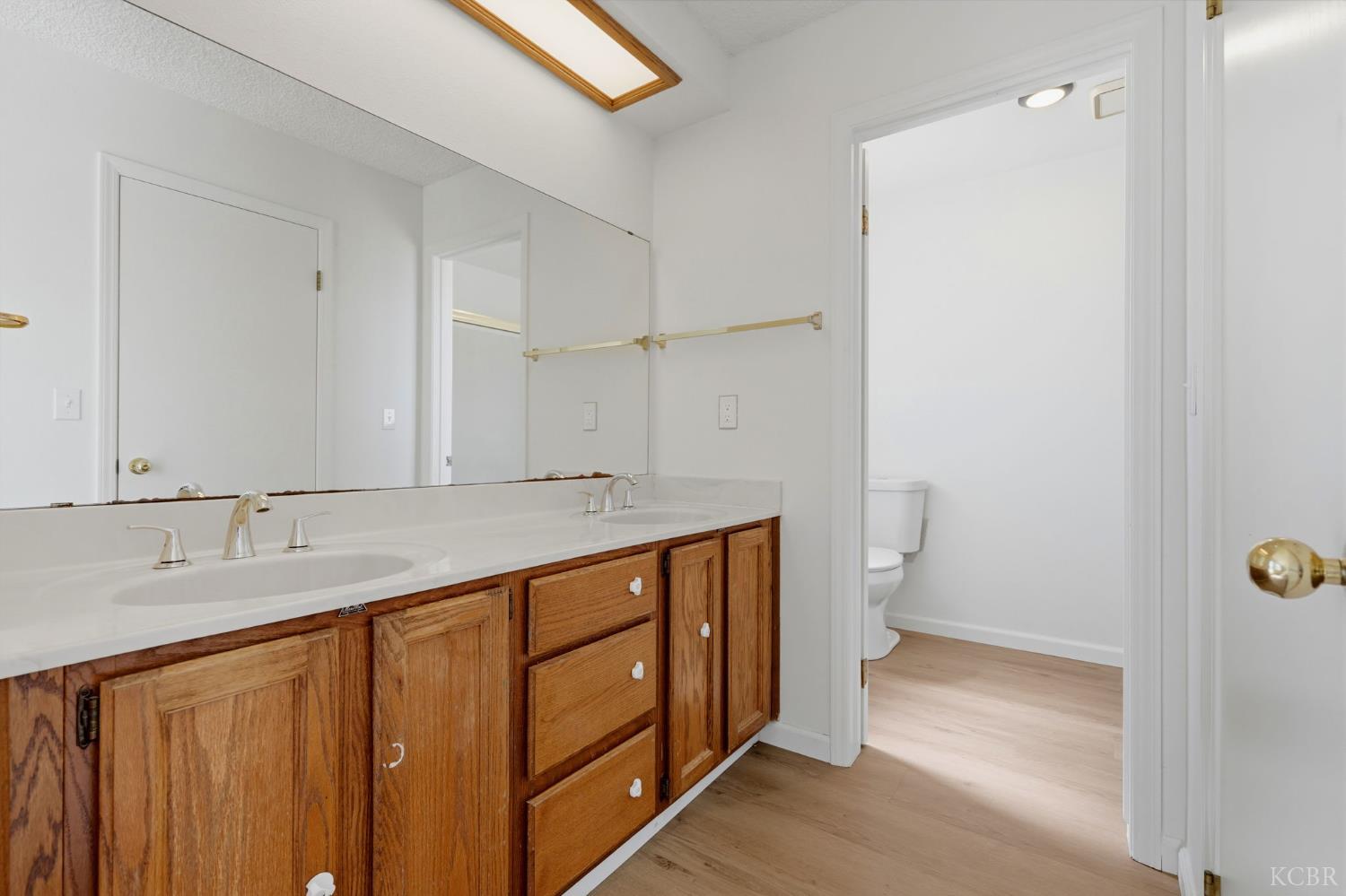2269 Fernwood Dr, Hanford, CA 93230