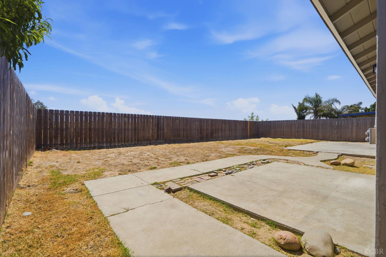 2269 Fernwood Dr, Hanford, CA 93230