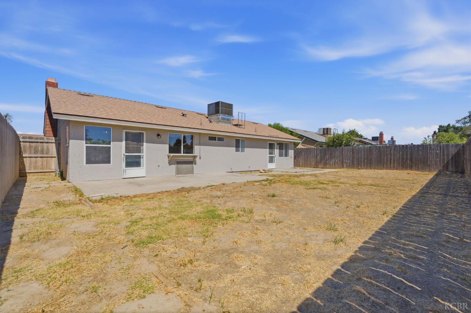 2269 Fernwood Dr, Hanford, CA 93230