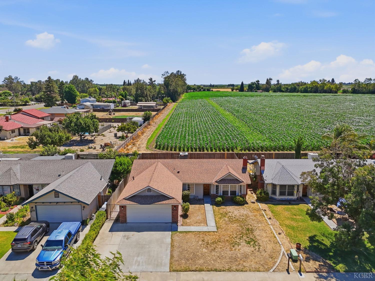 2269 Fernwood Dr, Hanford, CA 93230